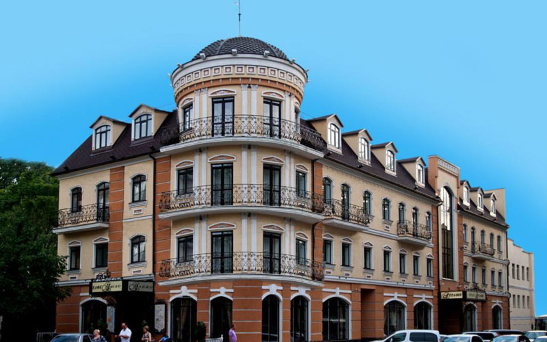هتل اتچ (Attache Hotel)