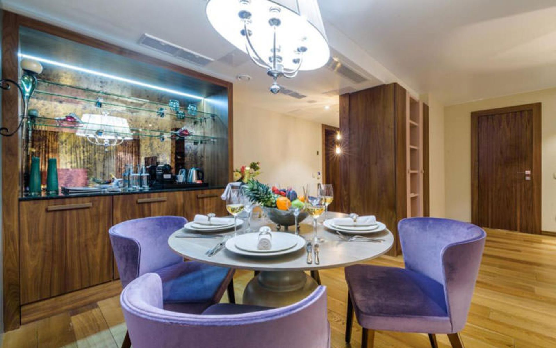 هتل لوچیانو (Luciano Hotel)