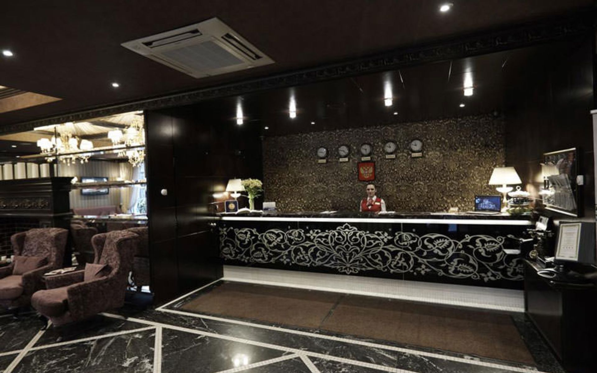 هتل اتچ (Attache Hotel)