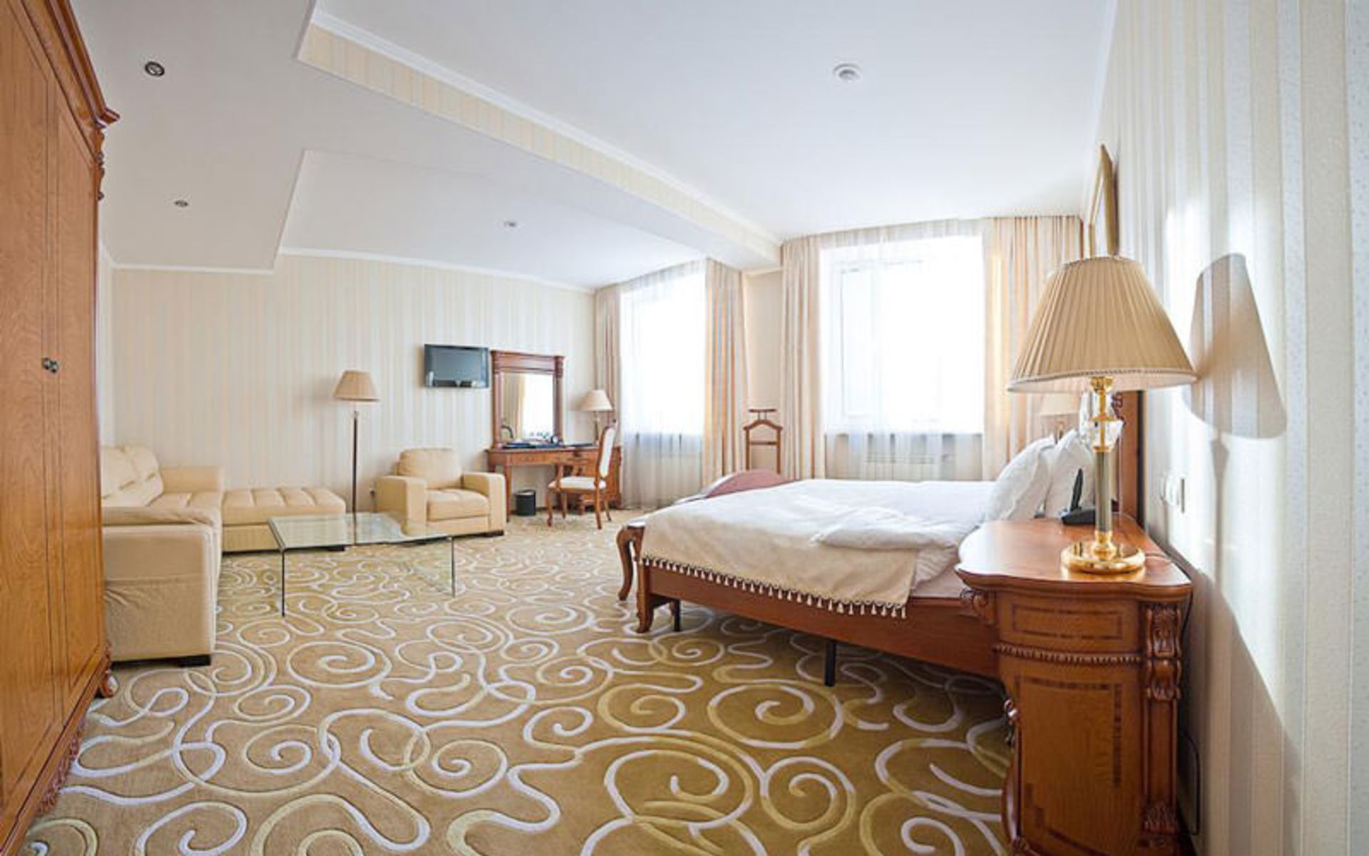 هتل گرند هال (Grand Hall Hotel)