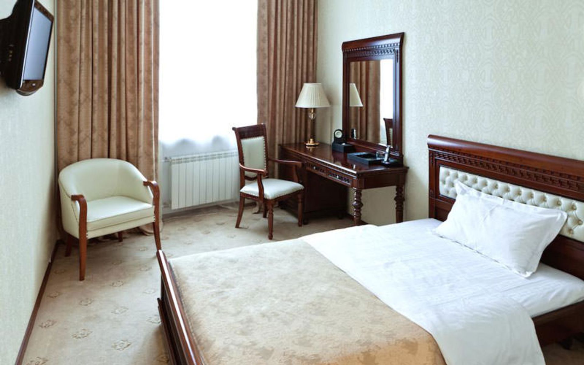 هتل گرند هال (Grand Hall Hotel)