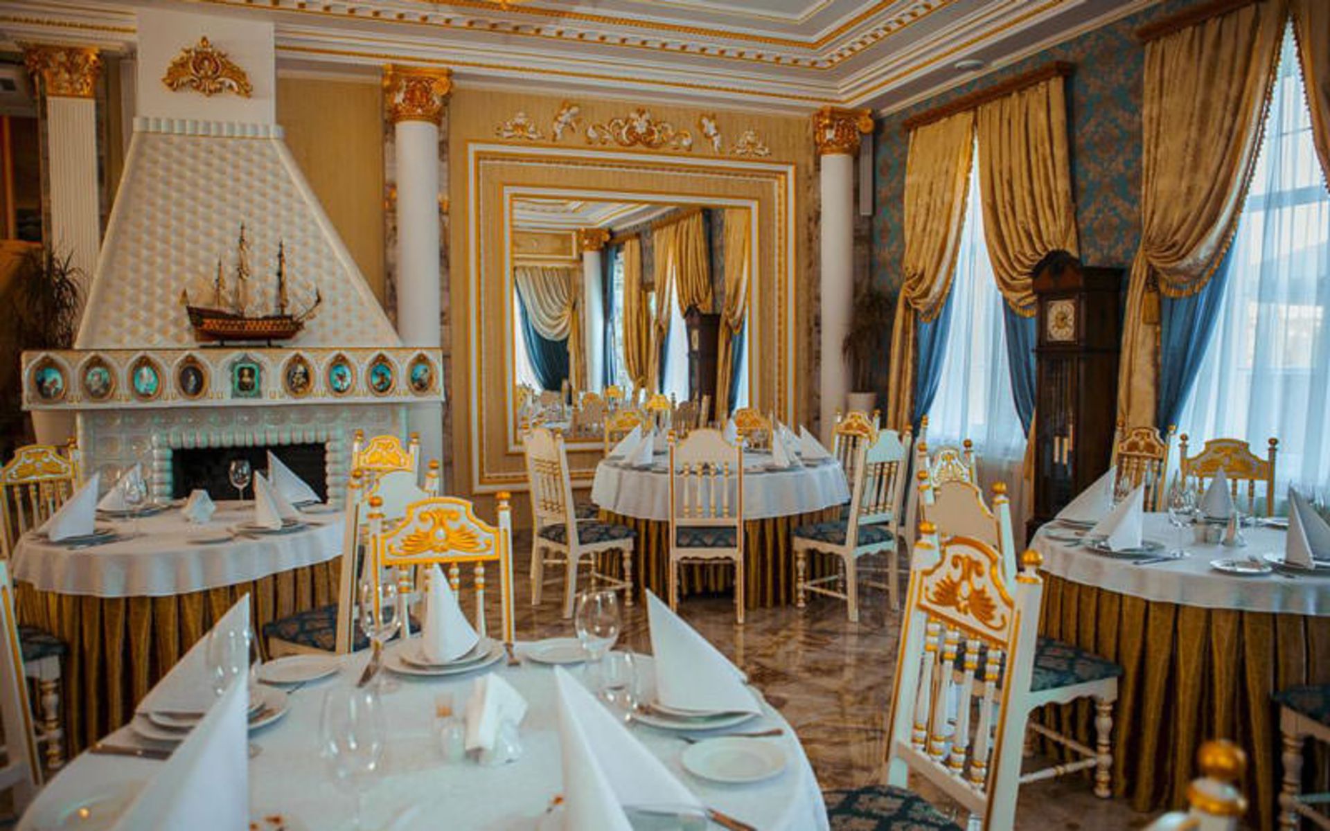 هتل پتروسکی پریچال (Hotel Petrovsky Prichal Luxury Hotel&SPA)