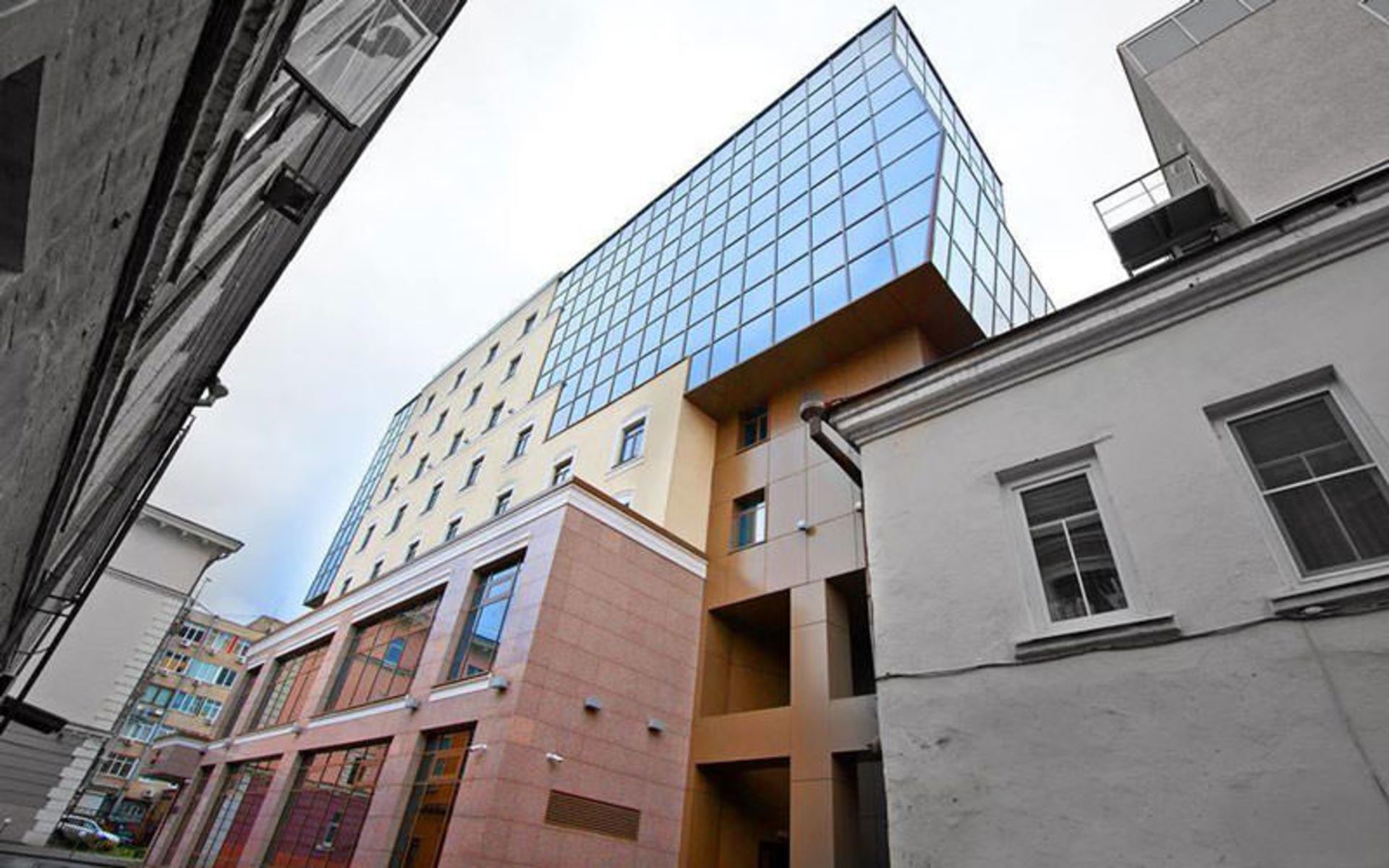 هتل تنت (Tenet Hotel)
