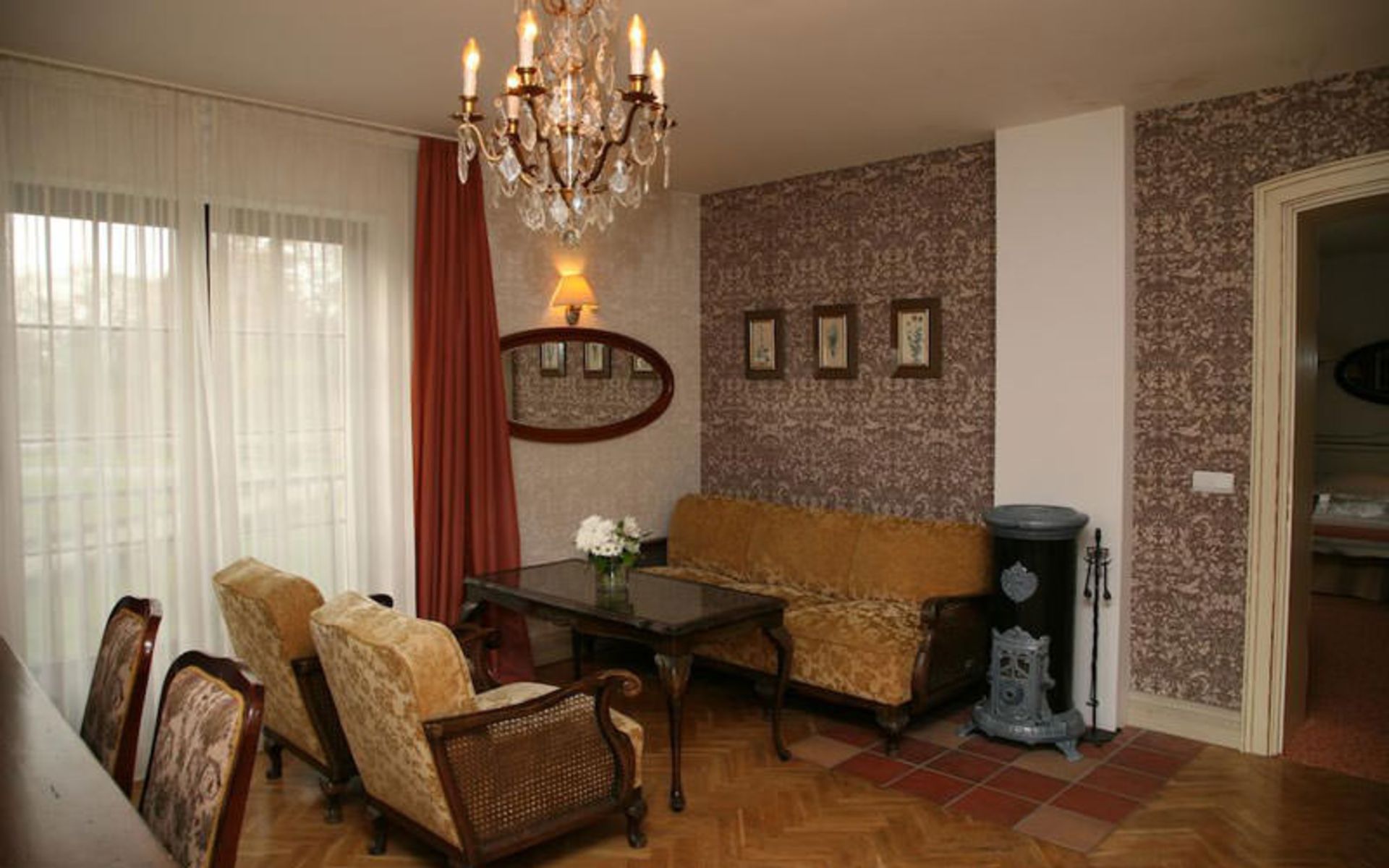 هتل اوسادبا (Hotel Usadba)
