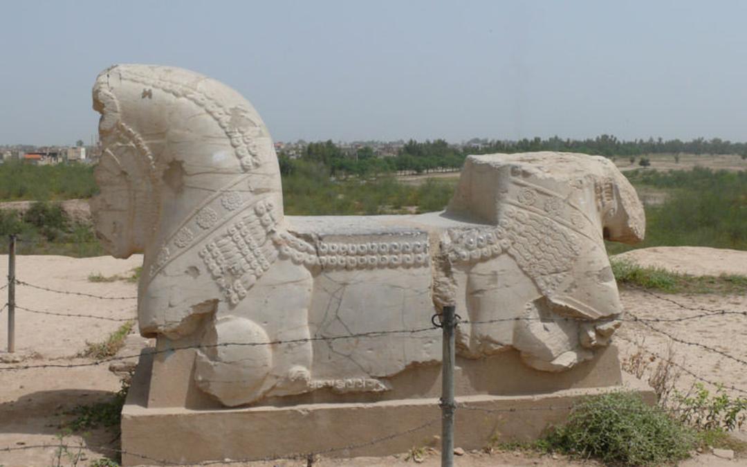 کاخ آپادانای شوش هخامنشی