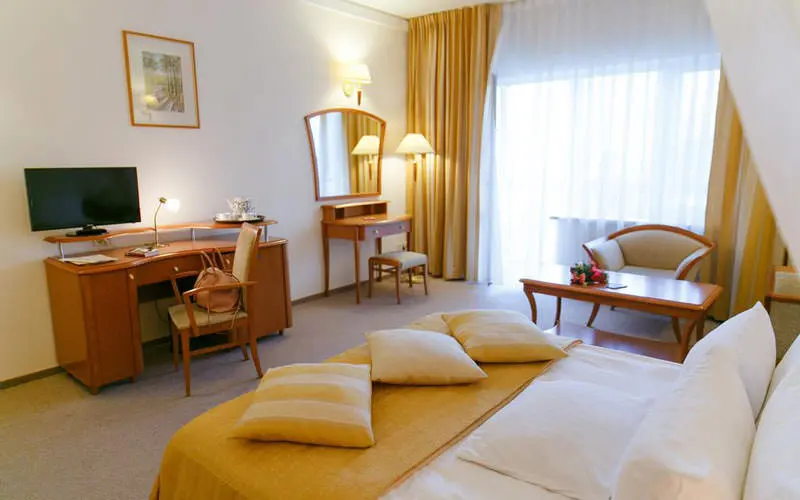 هتل وزنسنسکی (Voznesensky Hotel)