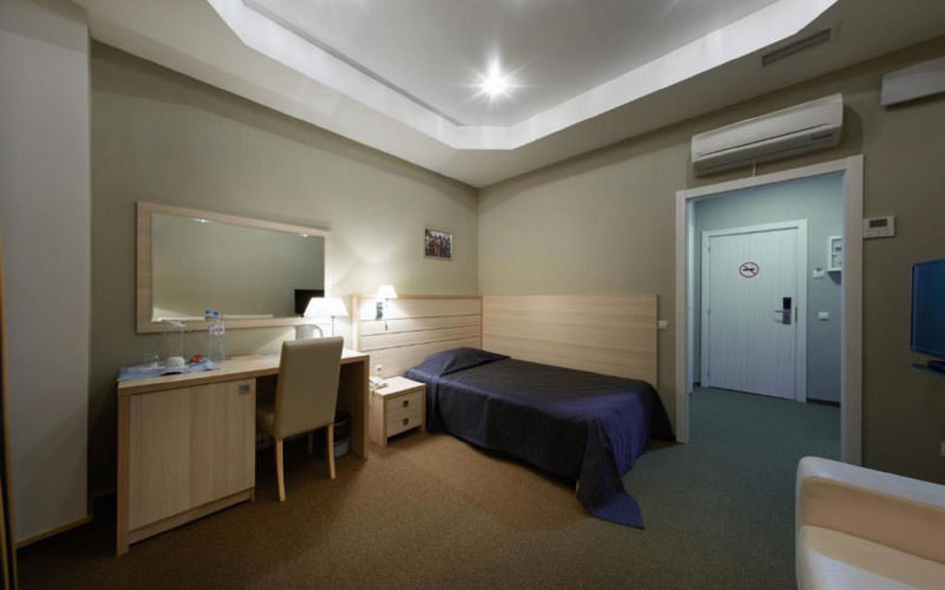 هتل ویکتوریا (Hotel Victoria at the sports school)