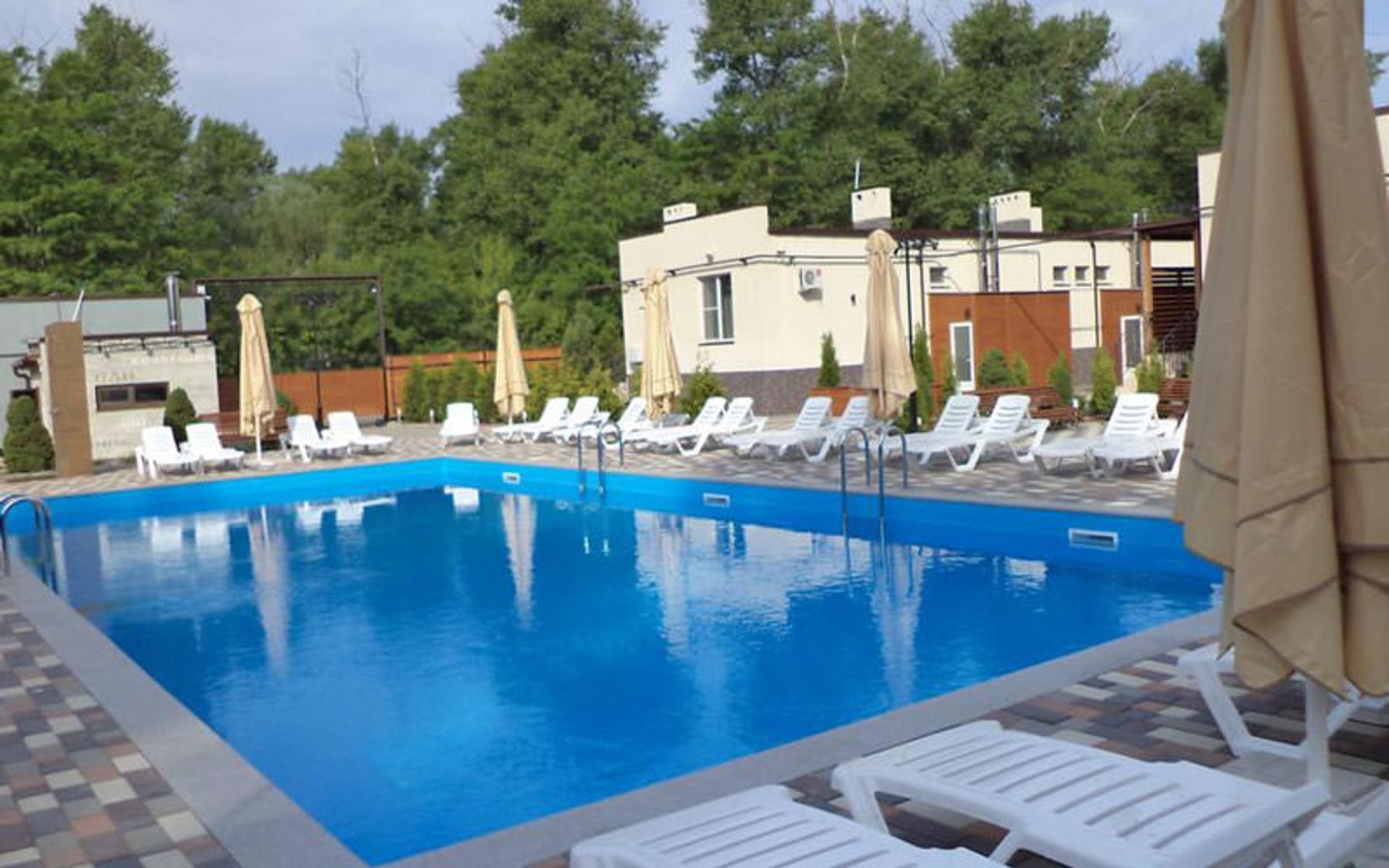 هتل آوانت گارد (Hotel Avant-Garde)