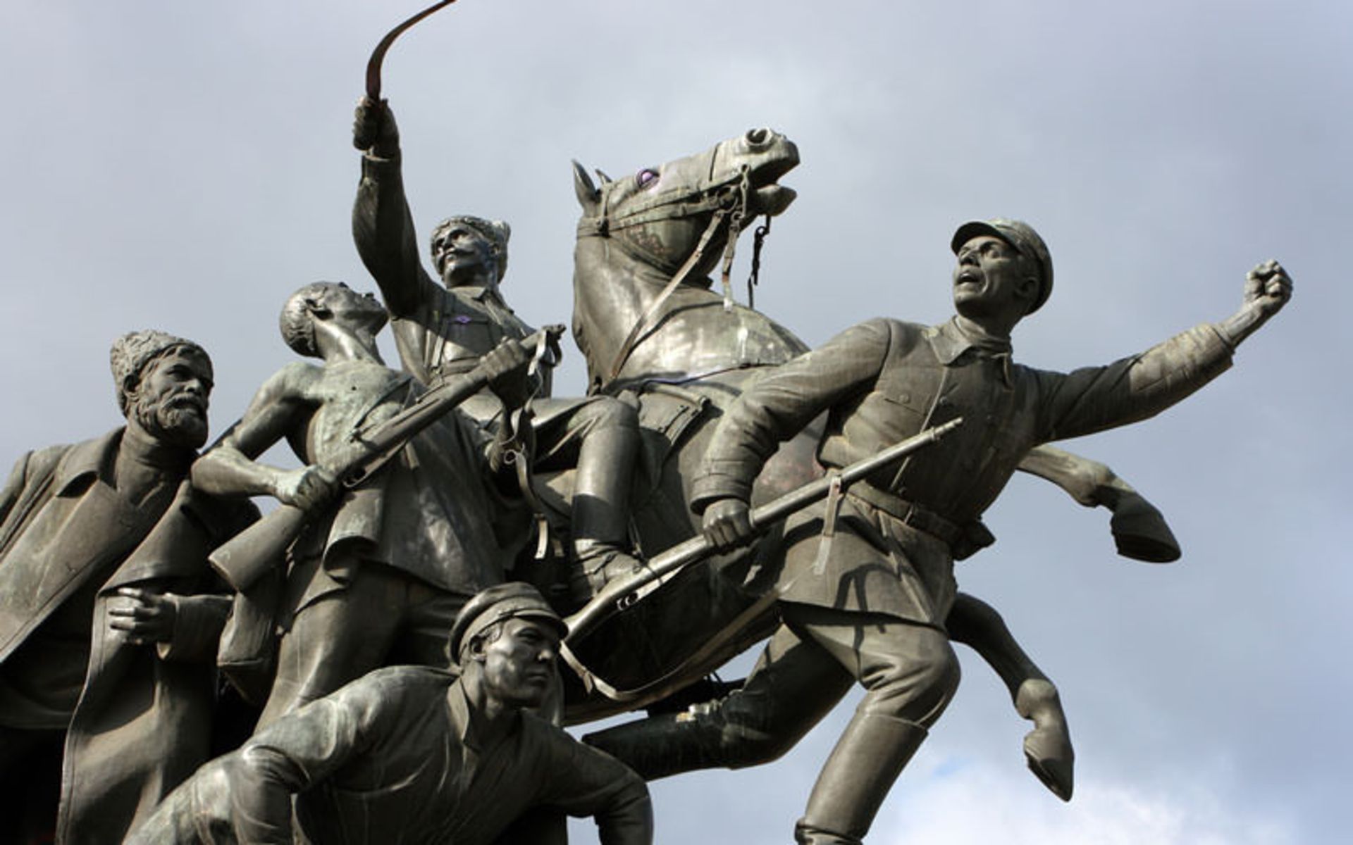 تندیس شاپف یا چاپائف (Monument to Vasily Chapaev)