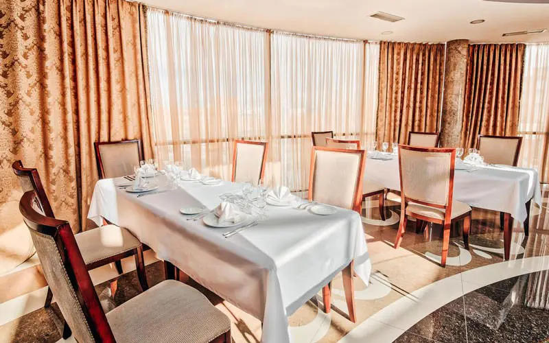 هتل گرند هال (Grand Hall Hotel)