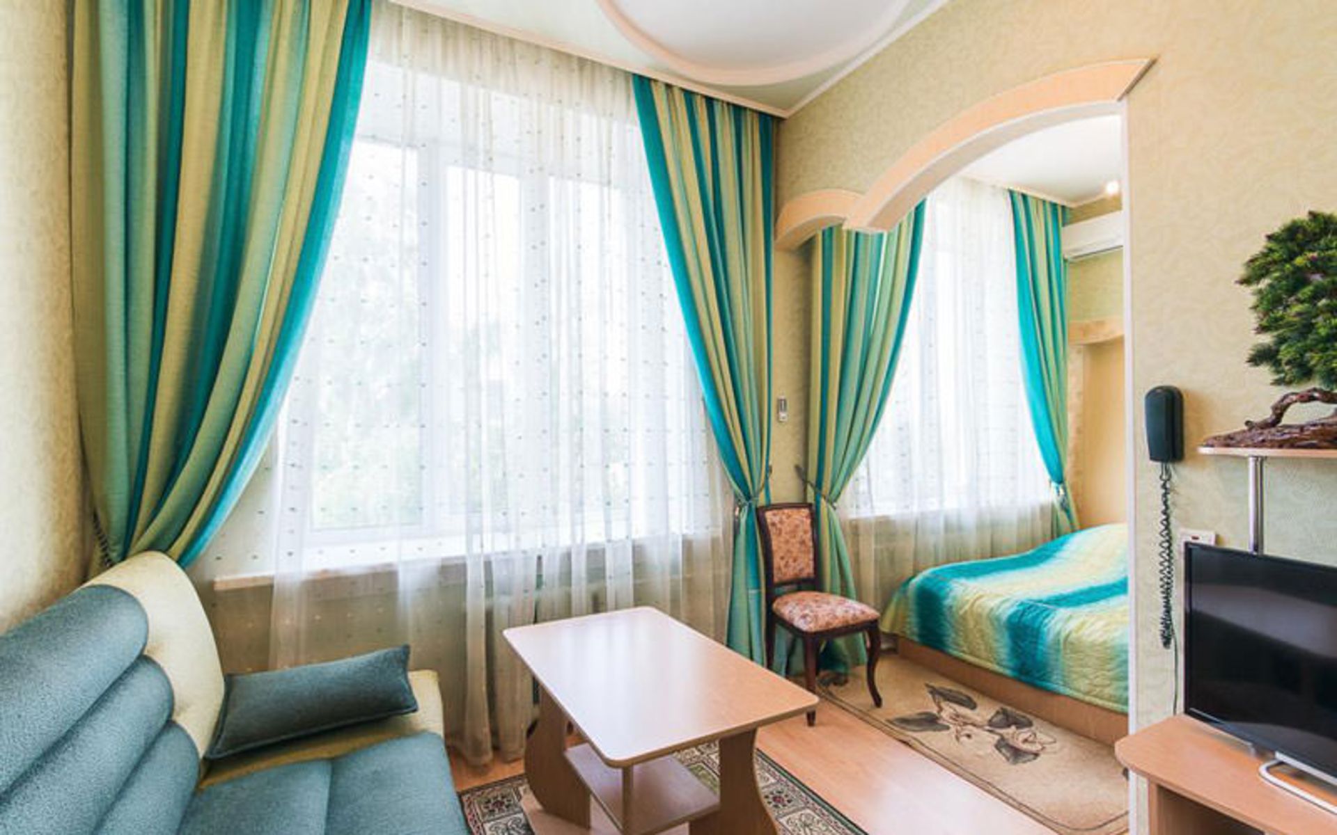 هتل پروفسویوزنایا (Profsoyuznaya Hotel)