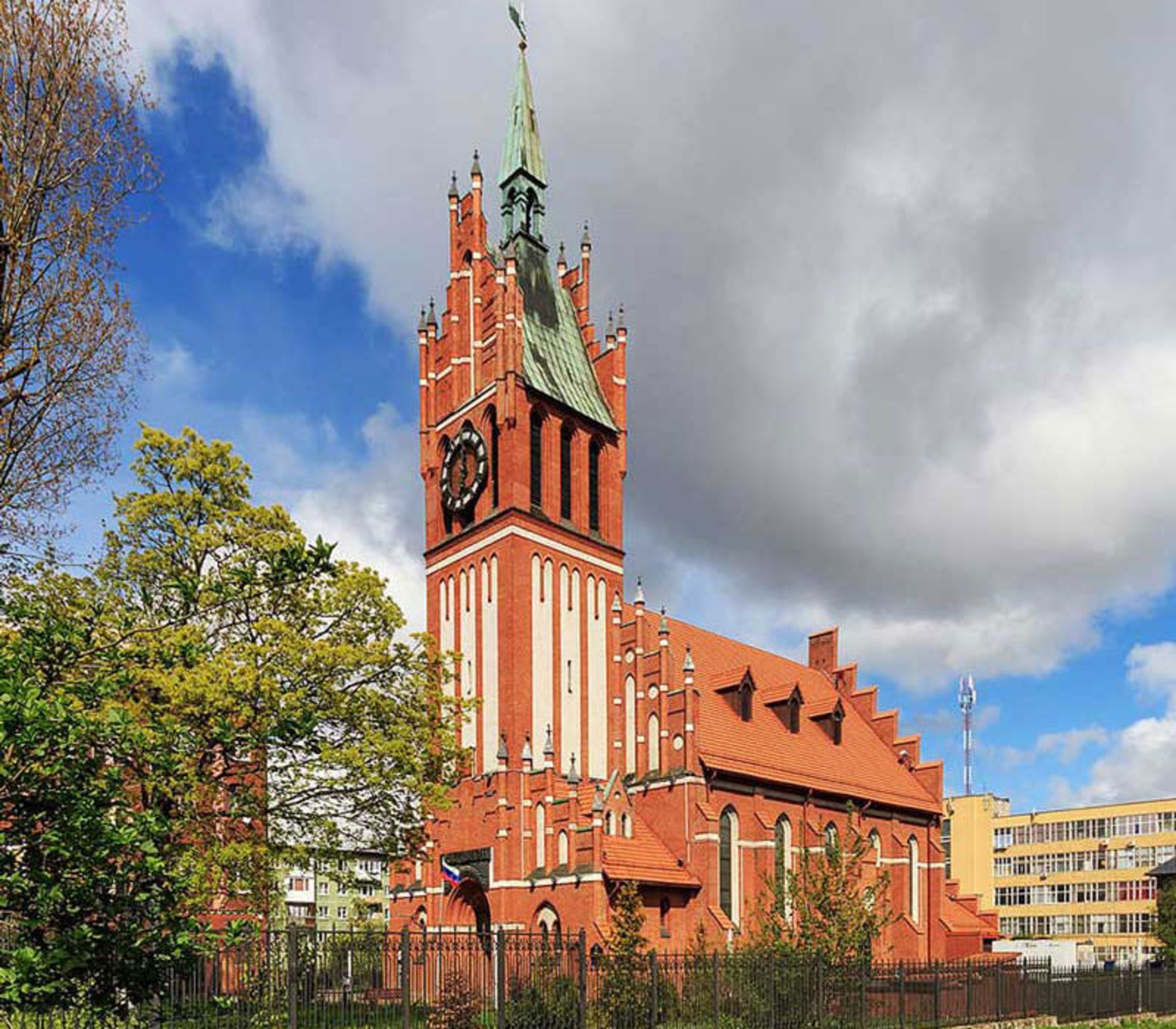 کلیسای خانواده مقدس (Church of the Holy Family)