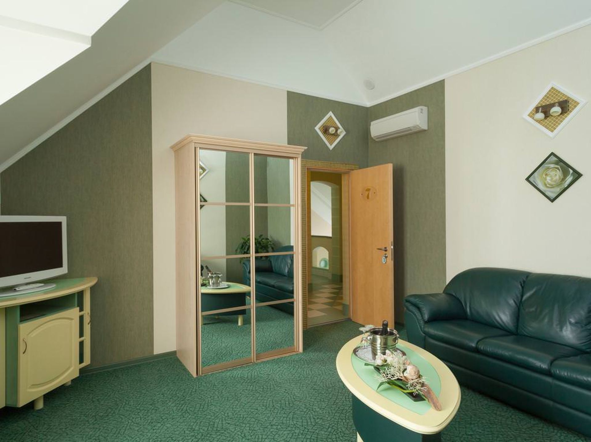 هتل اوبرتیچ لوکس (Oberteich Lux Hotel)