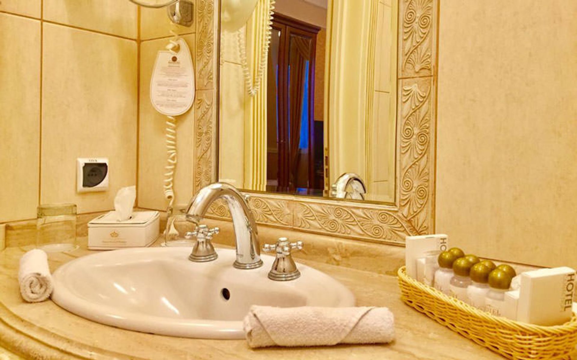 هتل گرند پالاس (Hotel Grand Palace)