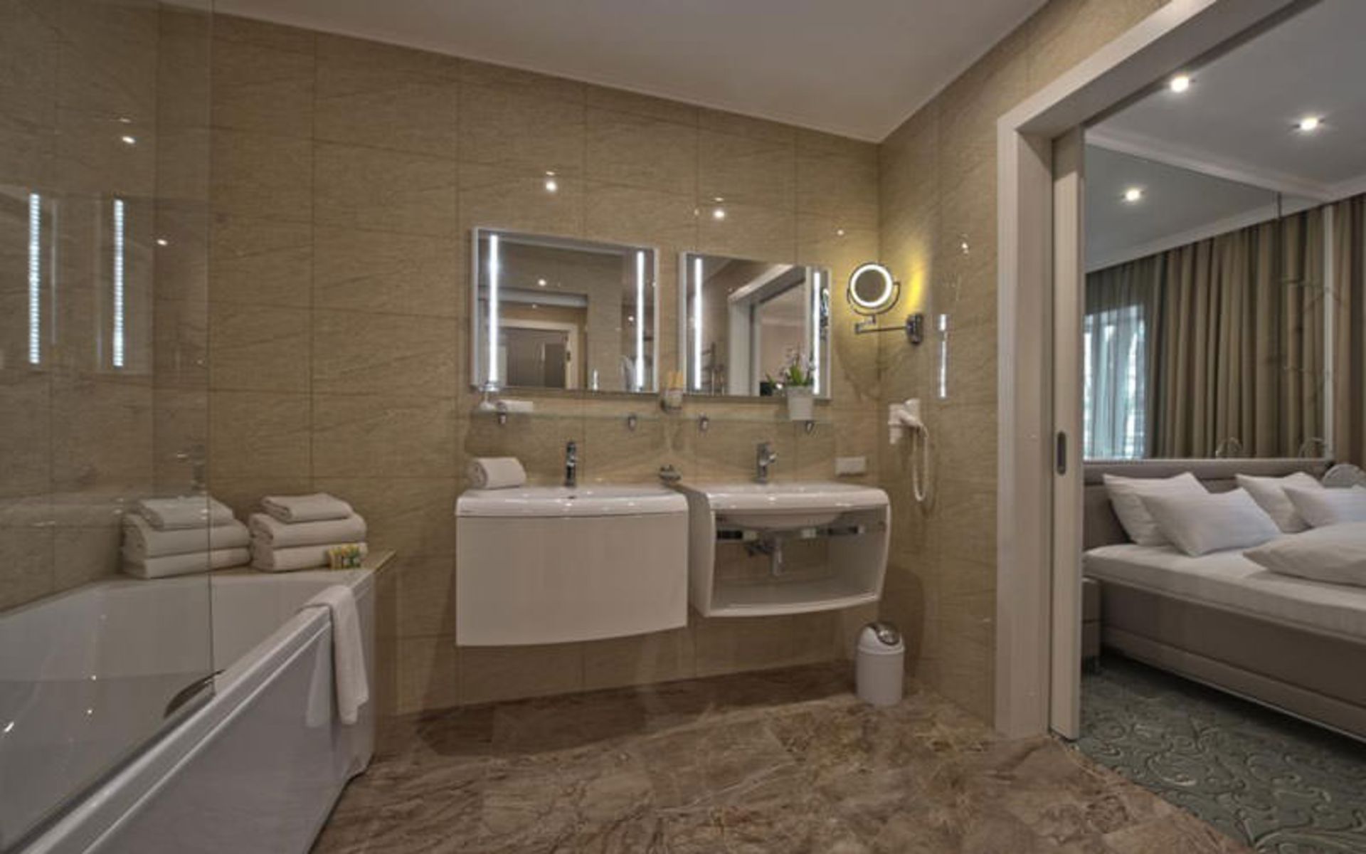 هتل ایزولت رزیدنشیا (Residentsiya (Izvolte) Hotel)