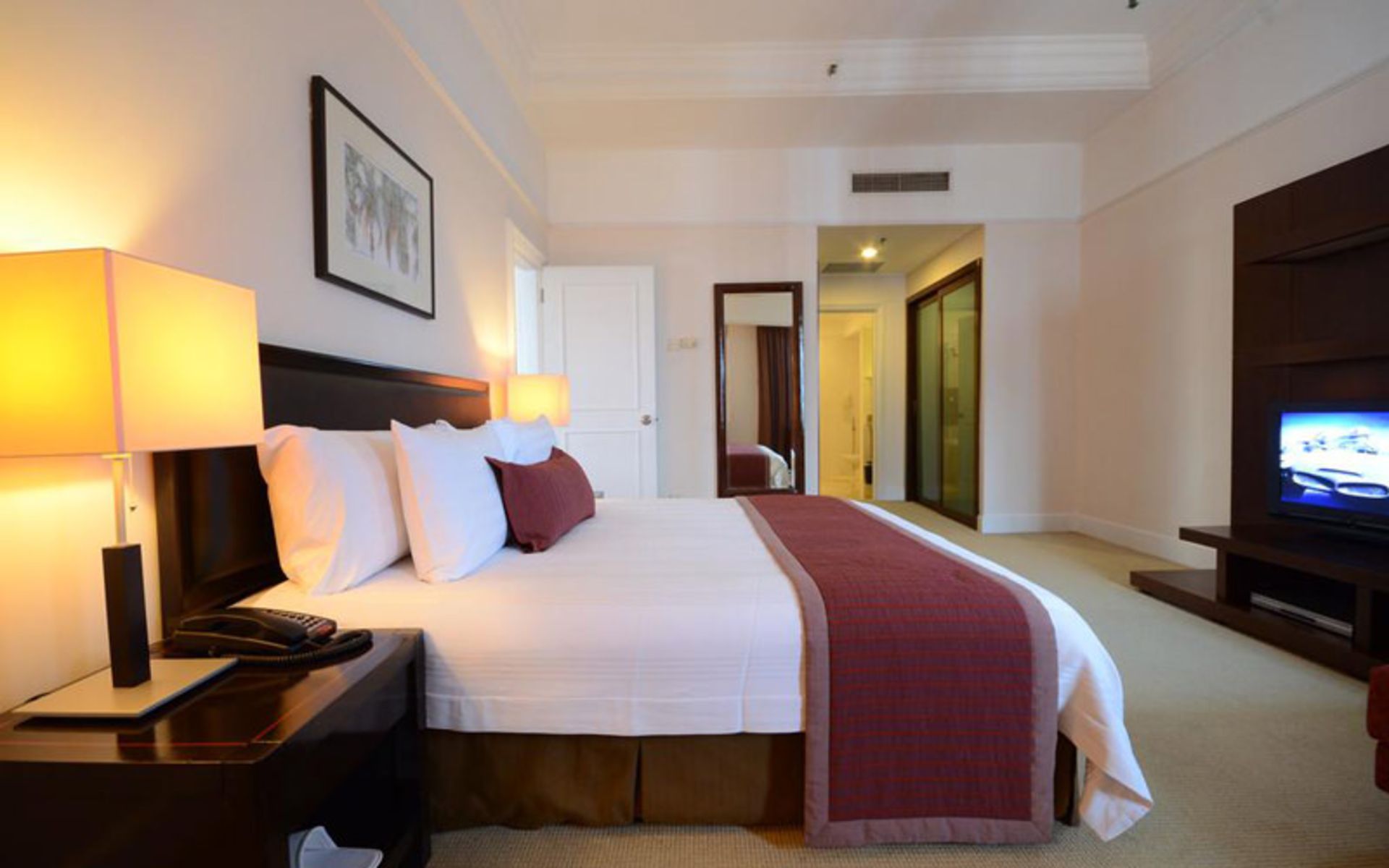 هتل پی ان بی پردانا سوئیتز آن پارک (PNB Perdana Hotel & Suites On The Park)