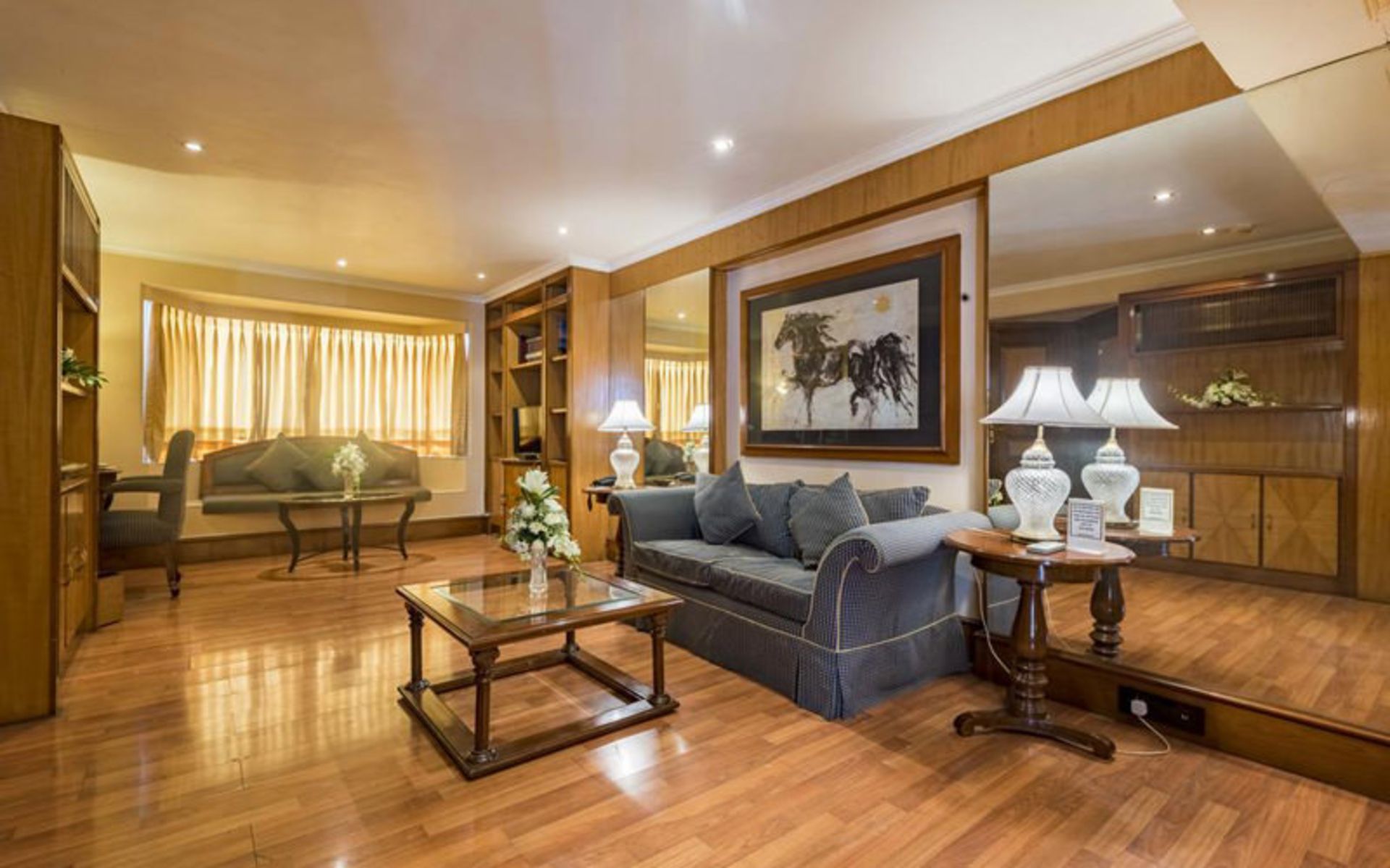 هتل پارله اینترنشنال (Hotel Parle International)
