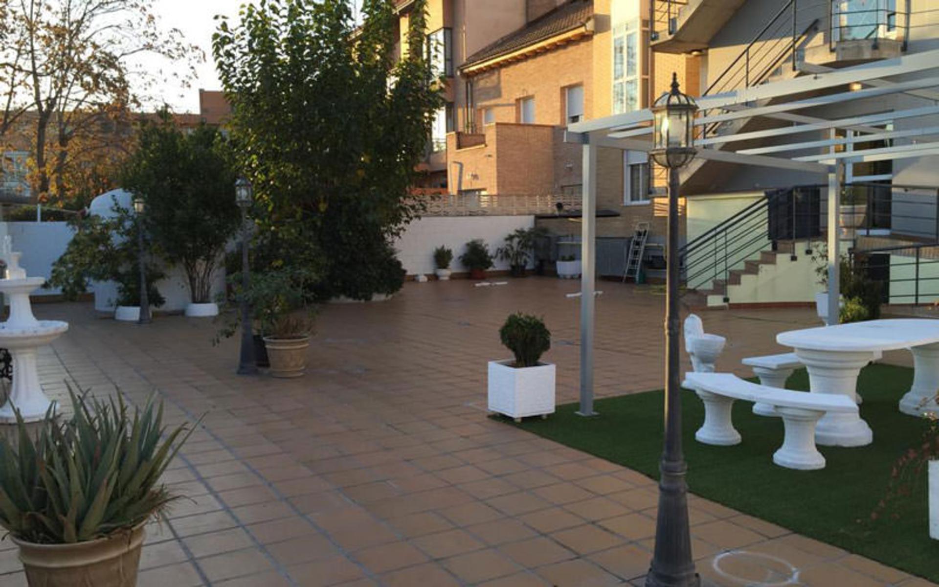هتل باراخاس پلازا (Hotel Barajas Plaza)