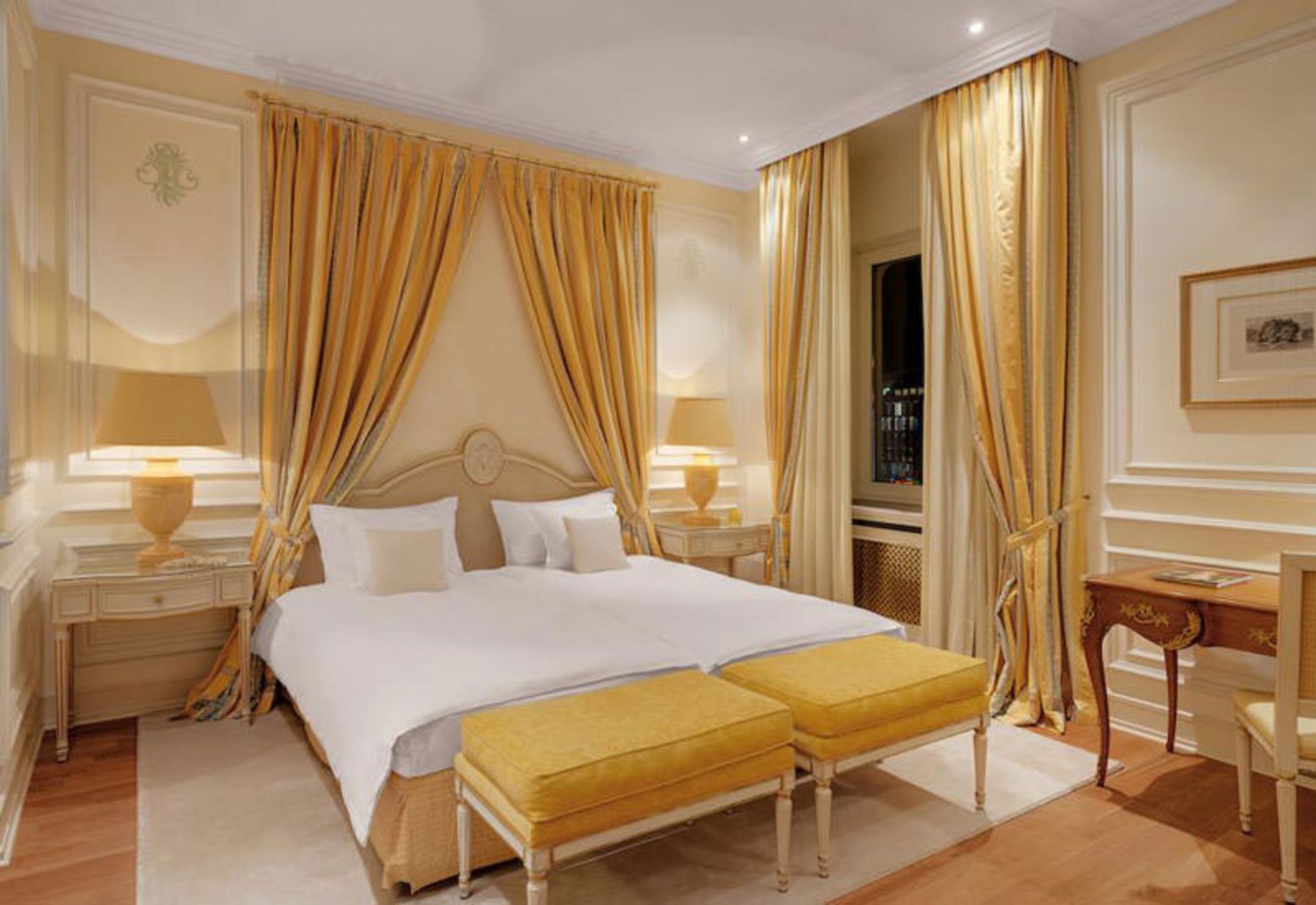 هتل کونیگشوف (Hotel Königshof)