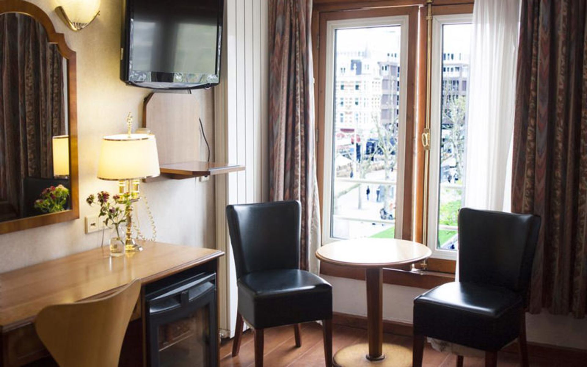 هتل آتلانتا (Hotel Atlanta)