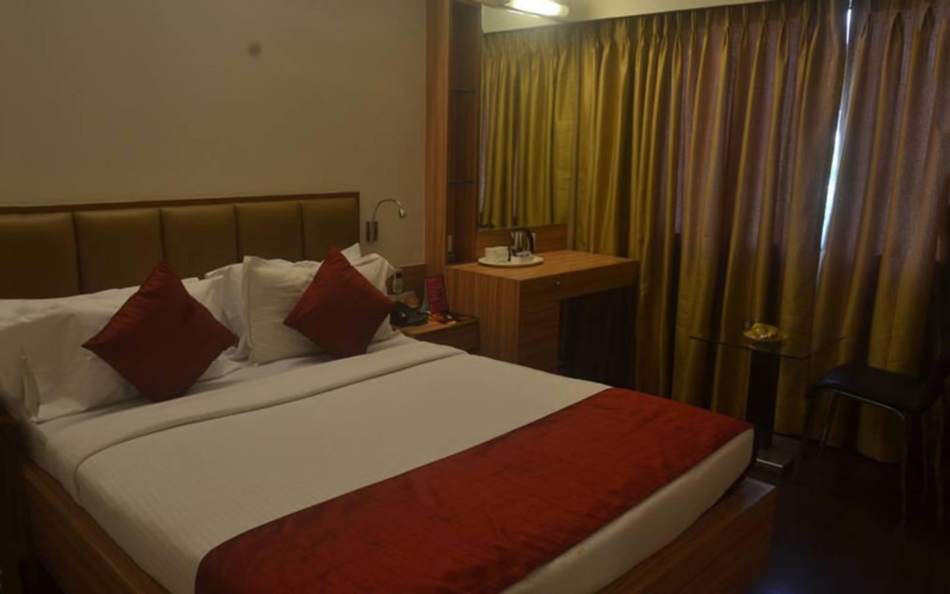 هتل پلازا (Hotel Plaza)