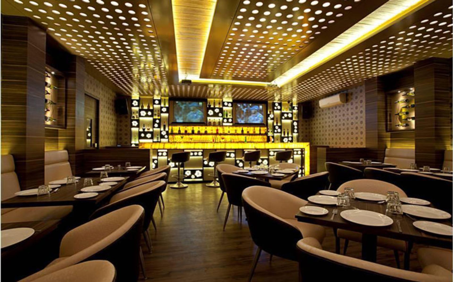هتل پلازا (Hotel Plaza)