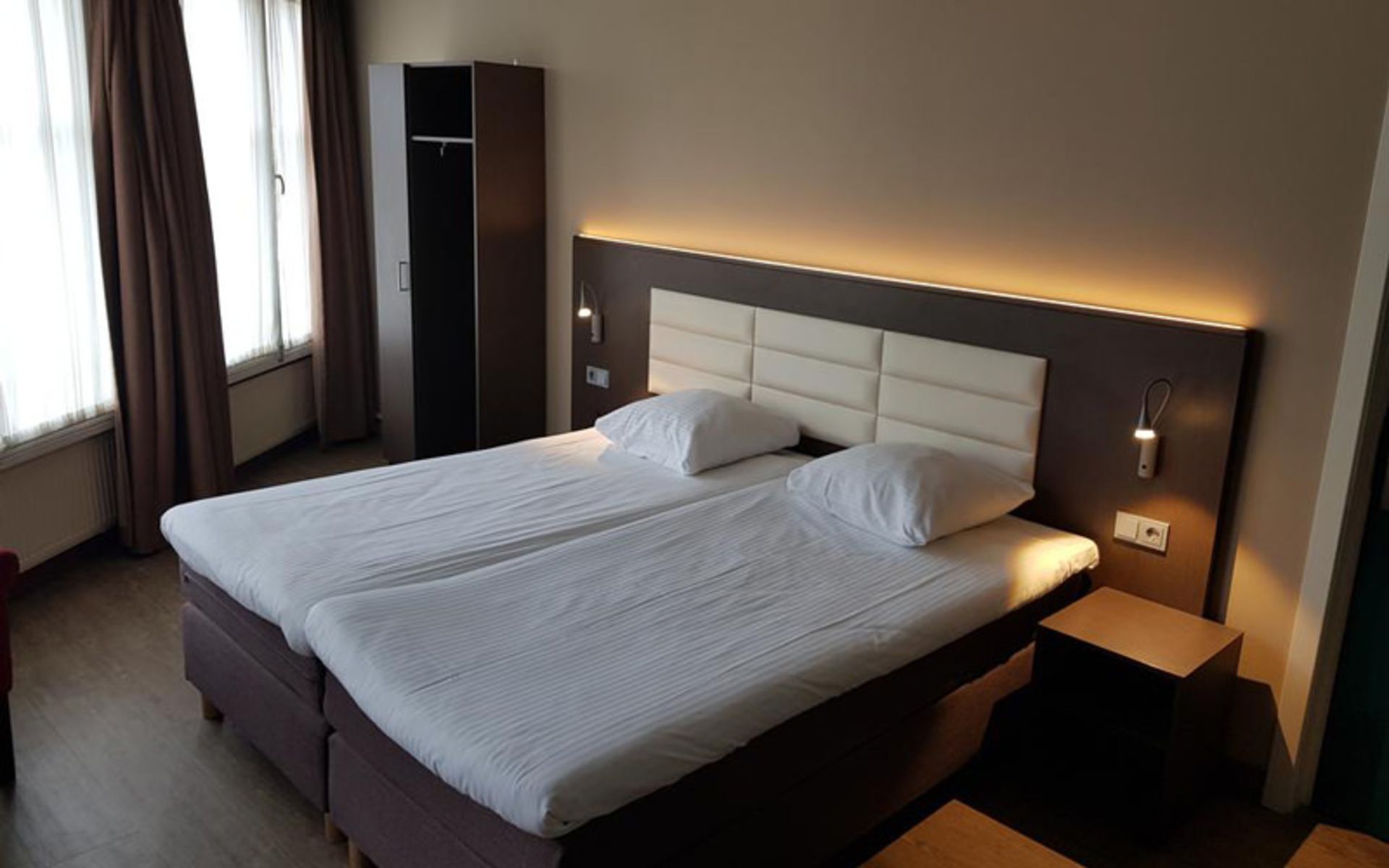 هتل اونیو (Avenue Hotel)
