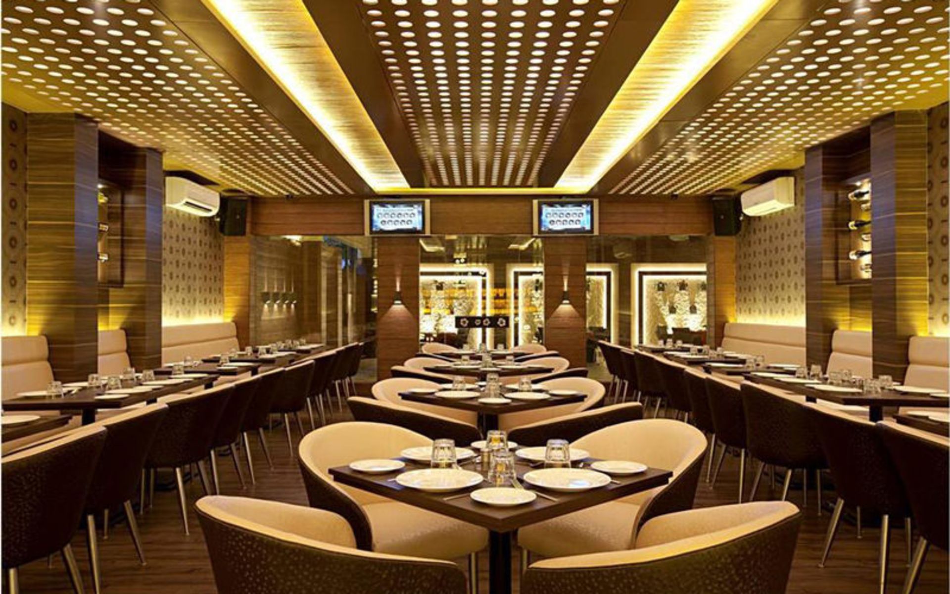 هتل پلازا (Hotel Plaza)