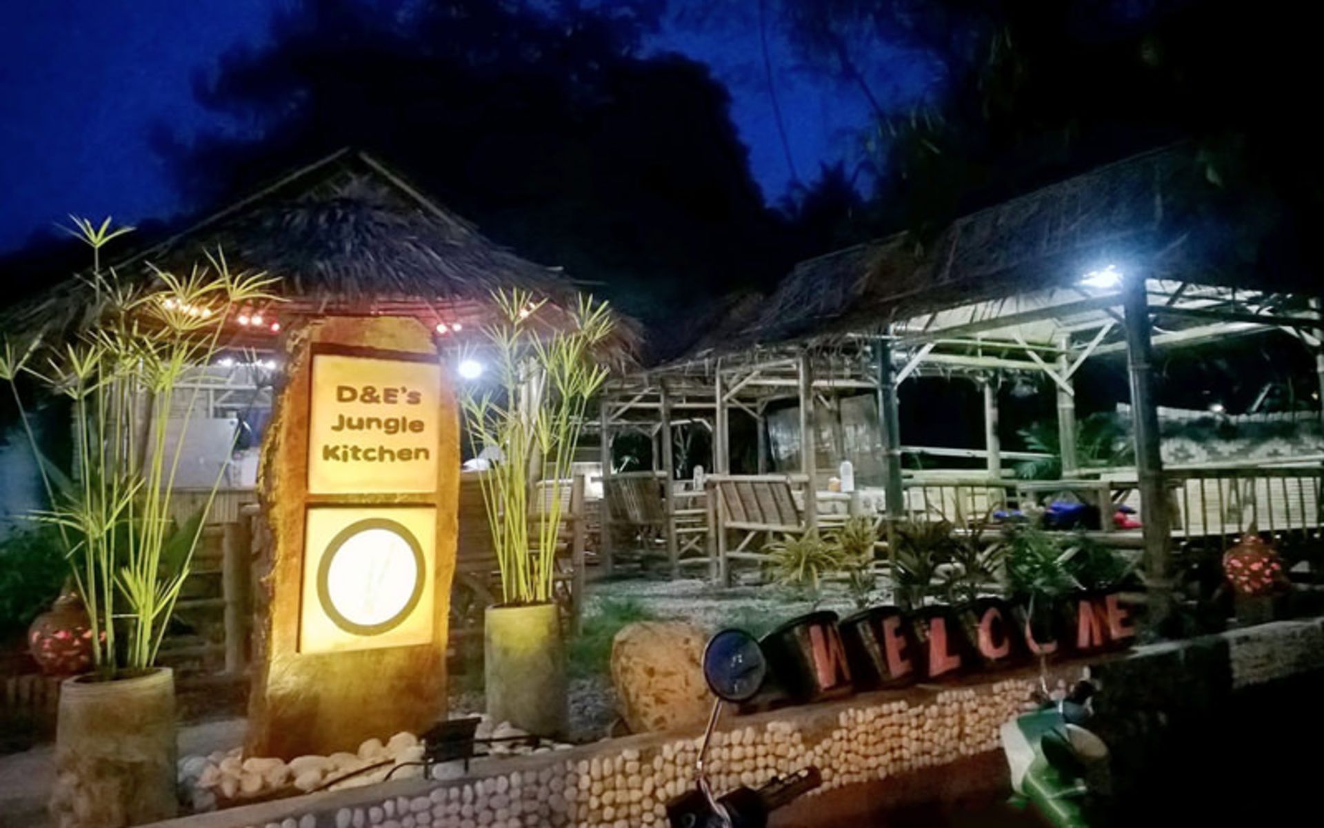 رستوران آشپزخانه جنگلی (Jungle Kitchen)