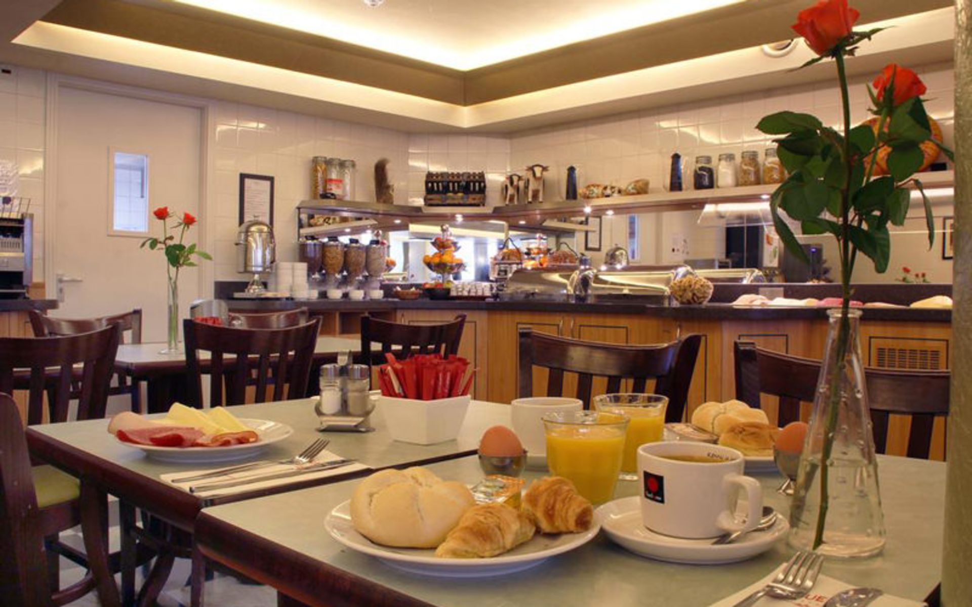 هتل اونیو (Avenue Hotel)