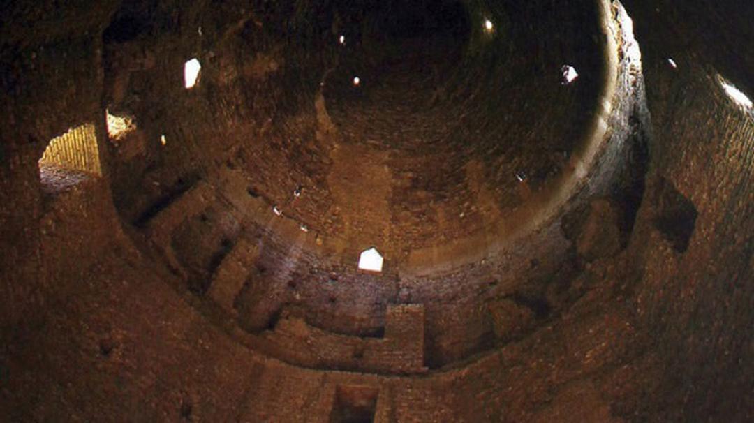 داخل برج رادکان