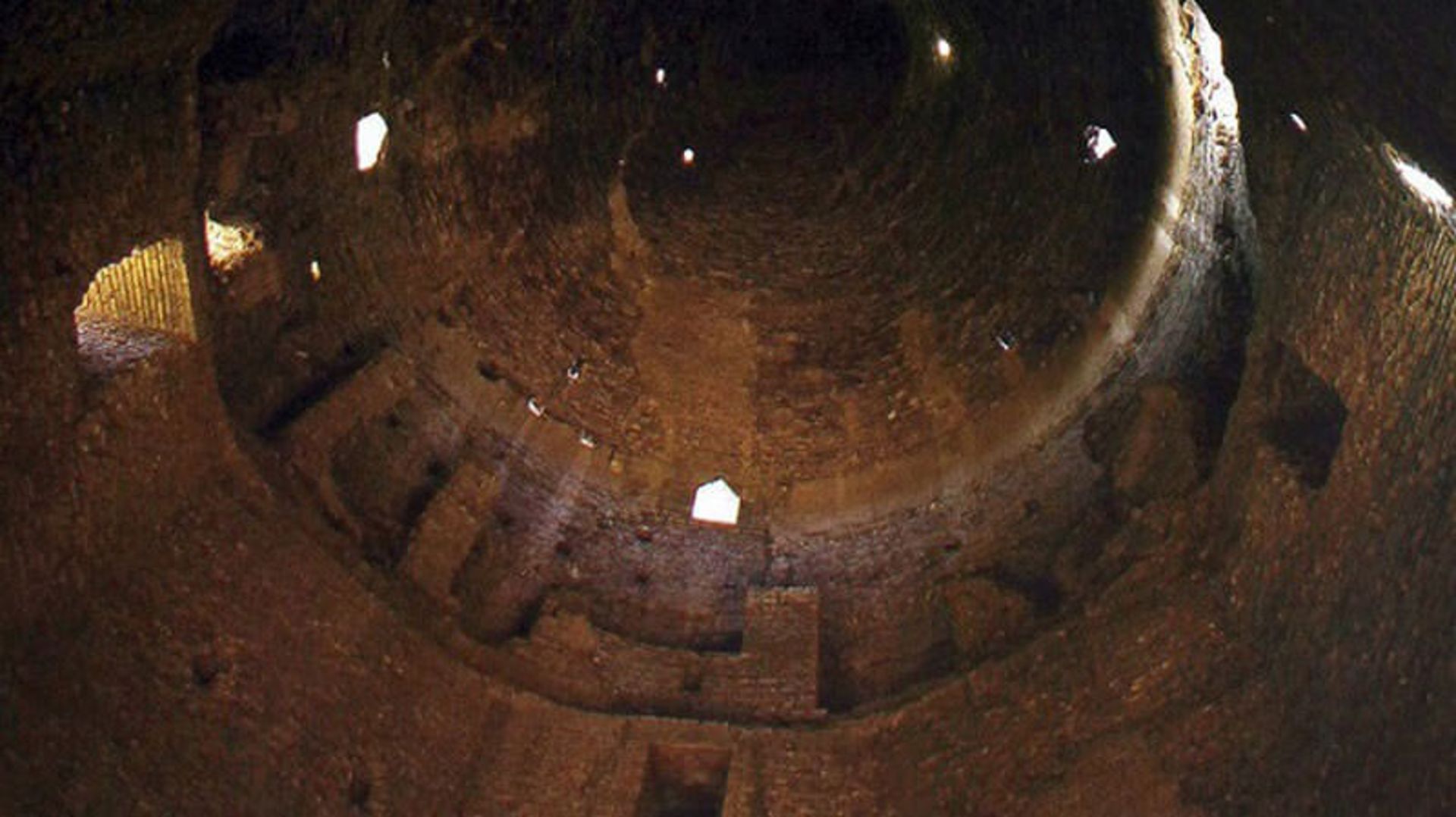 داخل برج رادکان