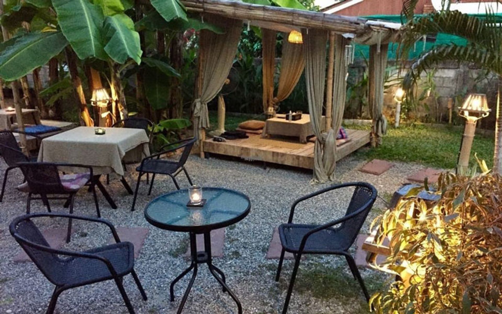 رستوران پینک هاوس گاردن (Pink House Garden)