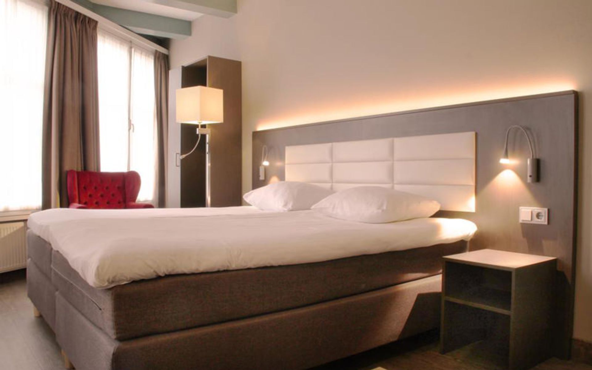 هتل اونیو (Avenue Hotel)