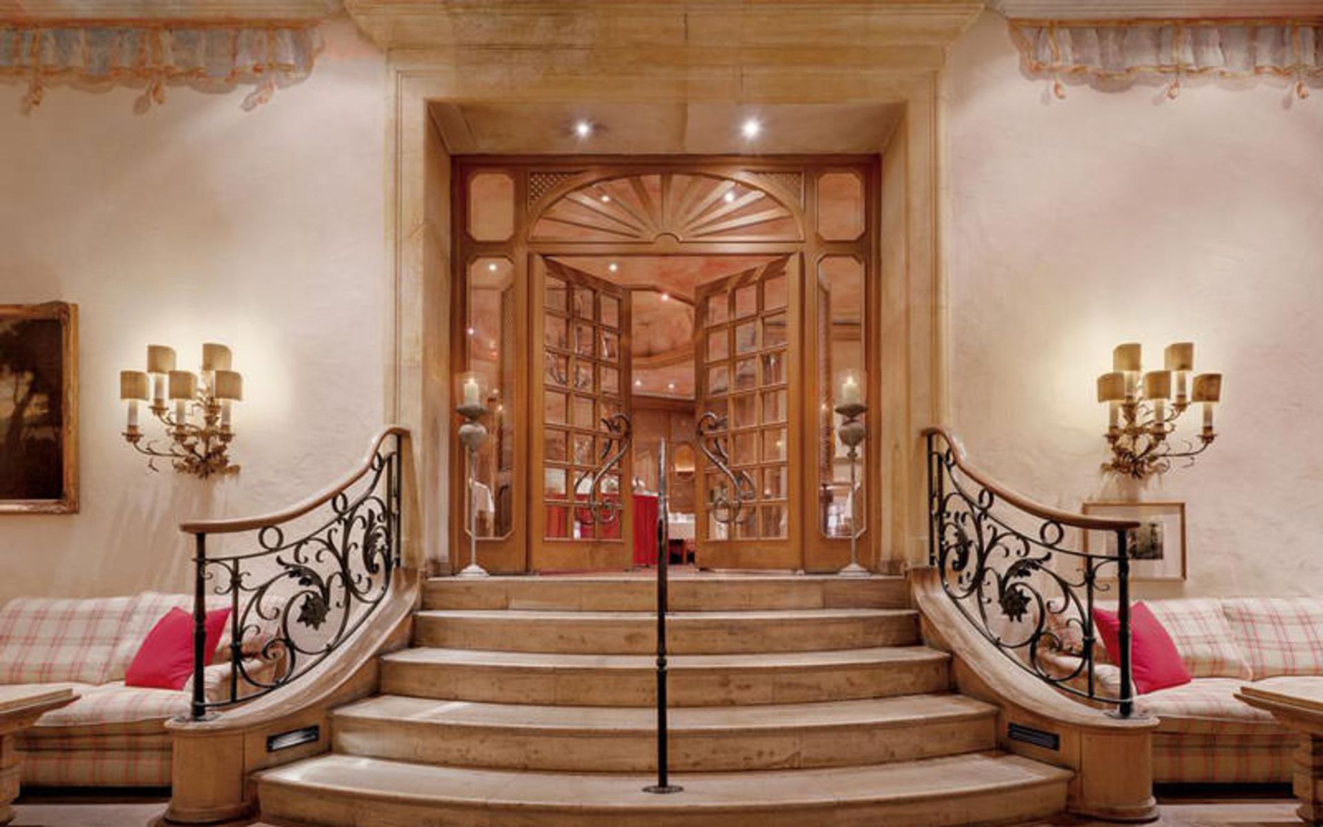 هتل اکسلسیور (Hotel Excelsior)