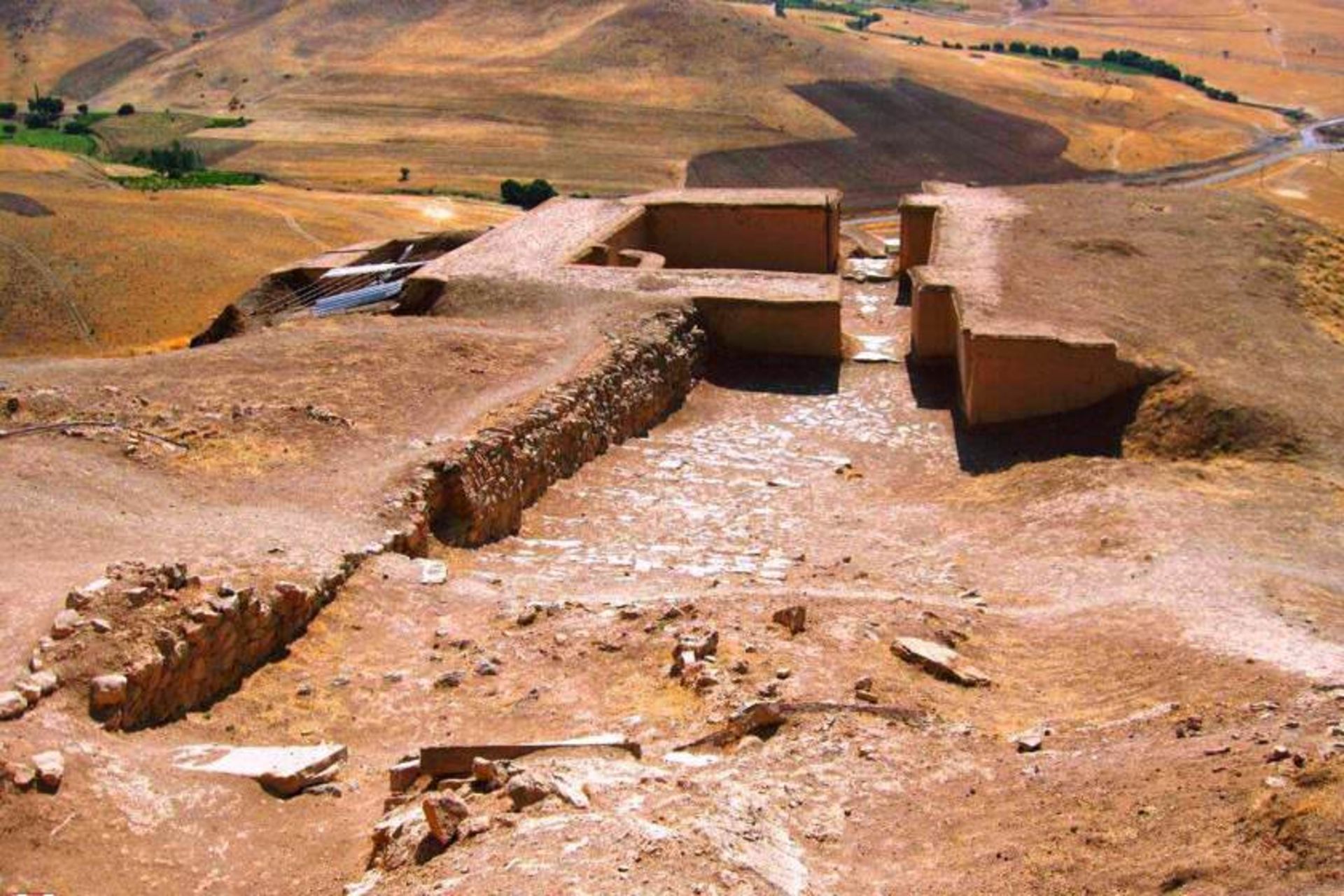 قلعه باستانی زیویه