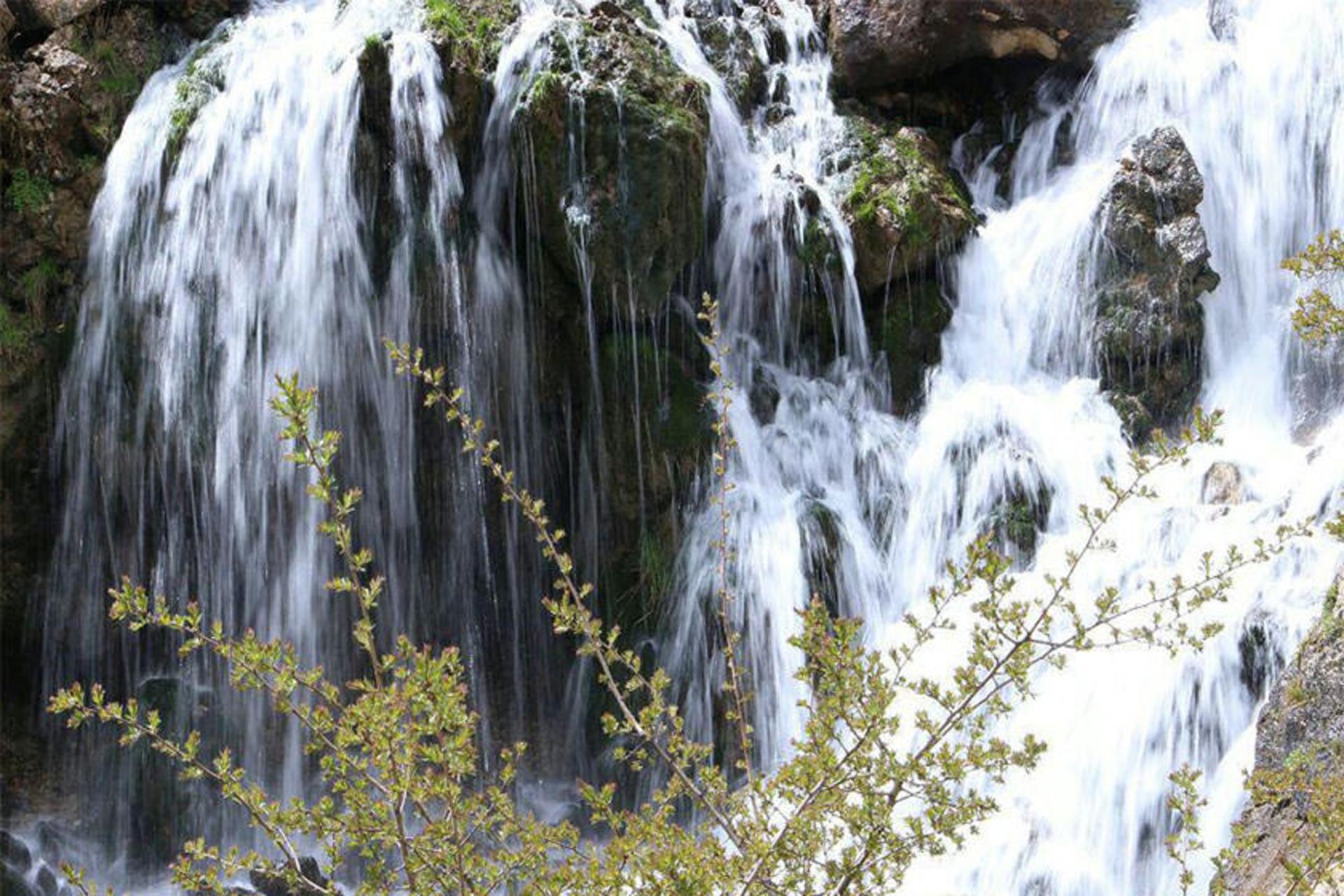 آبشار نره‌گر