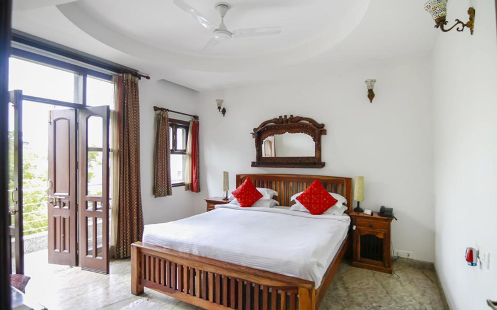 هتل شانتی هوم (Shanti Home)