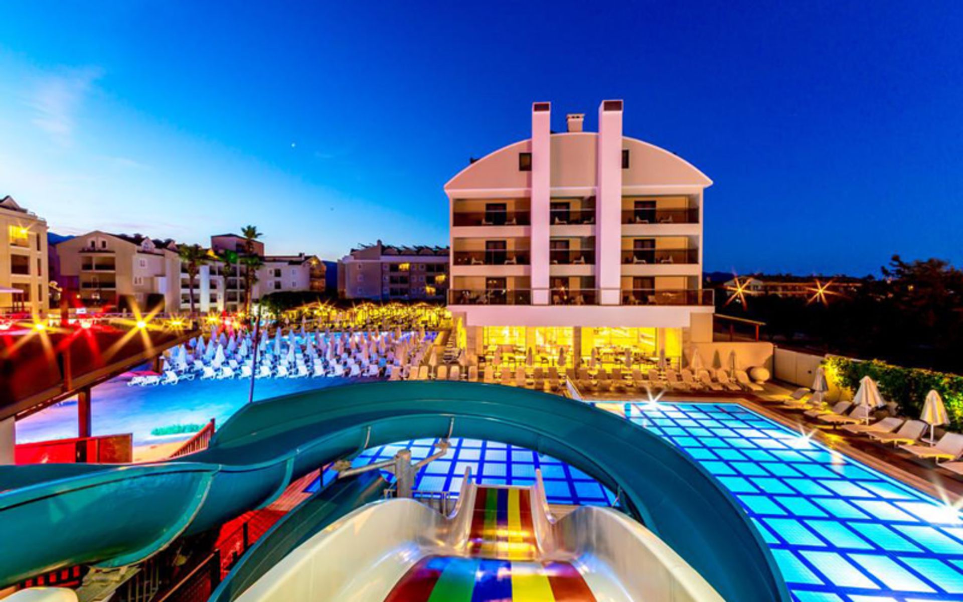 هتل جولیان کلاب (Julian Club Hotel)