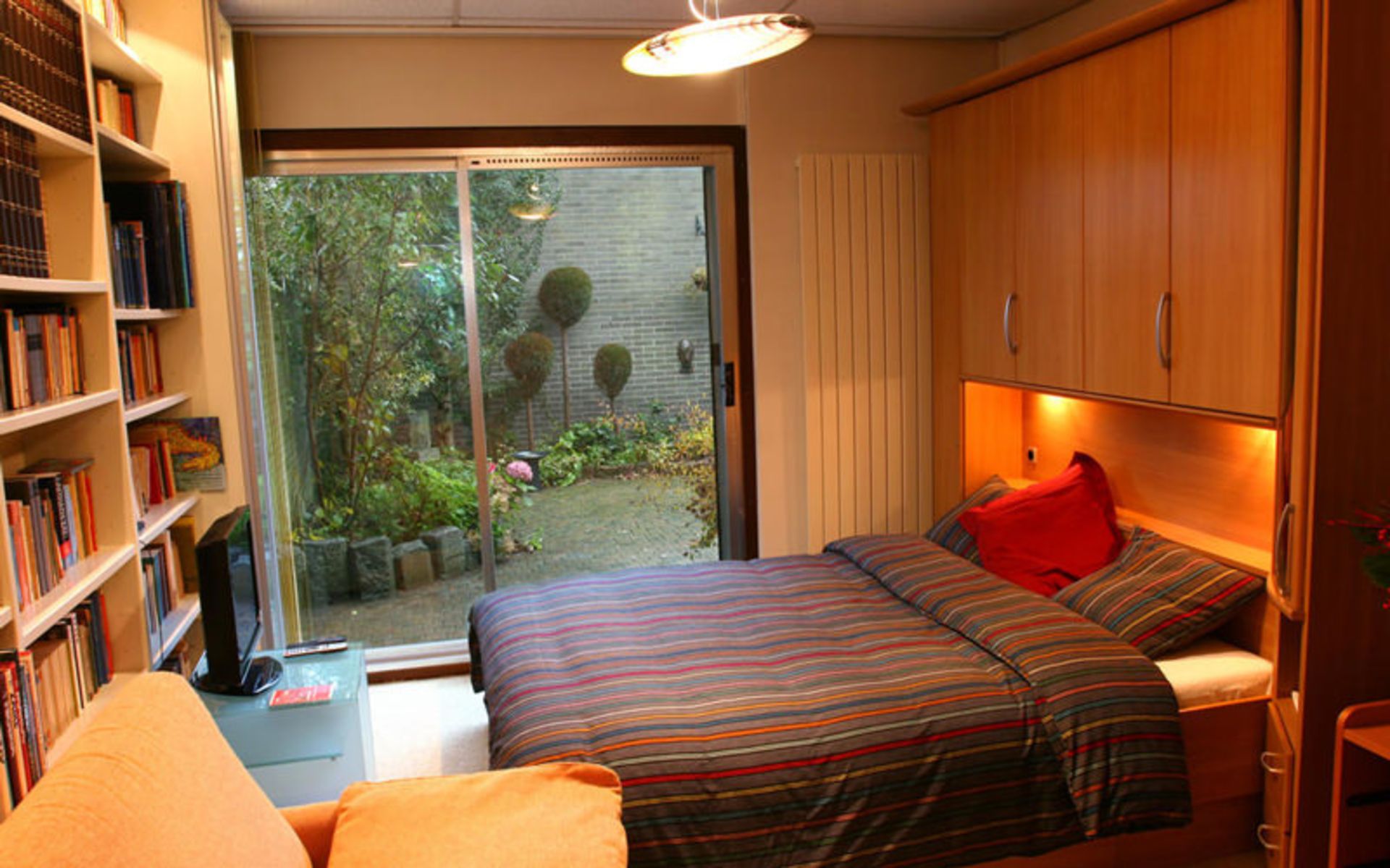 هتل آپوستروف (Apostrophe B&B)