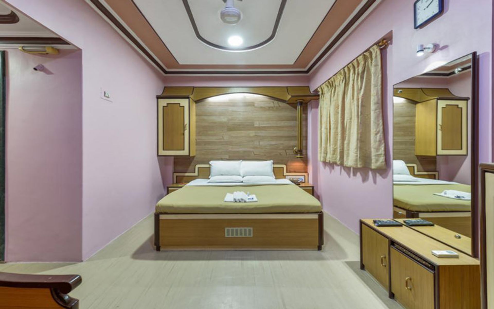 هتل ایرکرافت اینترنشنال (Hotel Aircraft International)