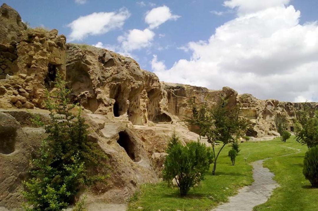 نیغده