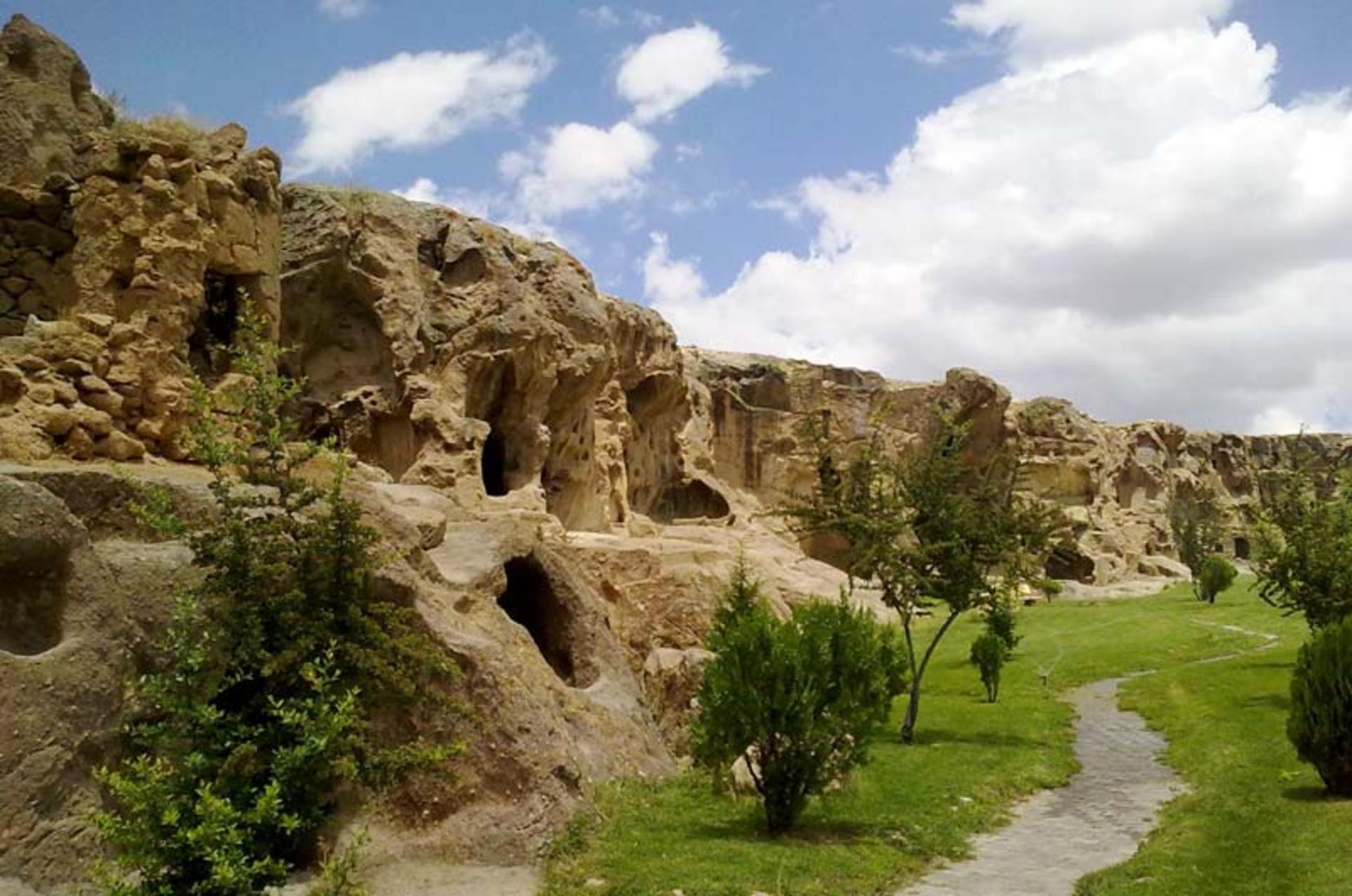 نیغده