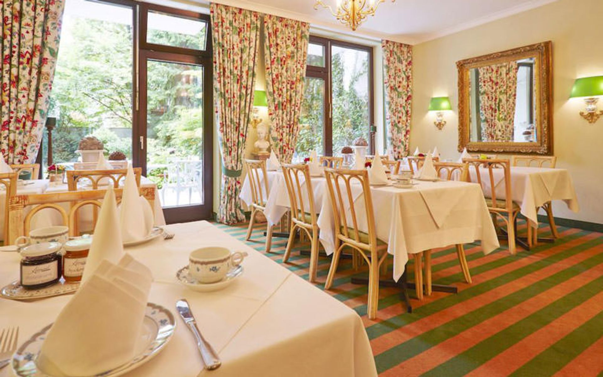 هتل ادمیرال (Hotel Admiral)
