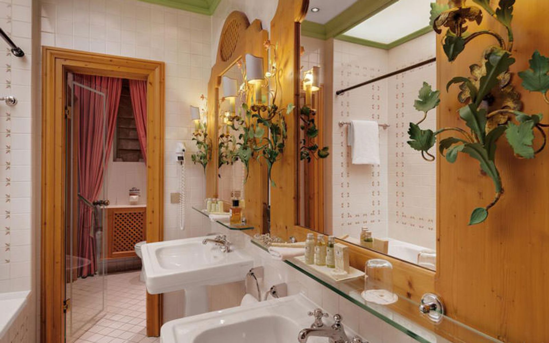 هتل اکسلسیور (Hotel Excelsior)