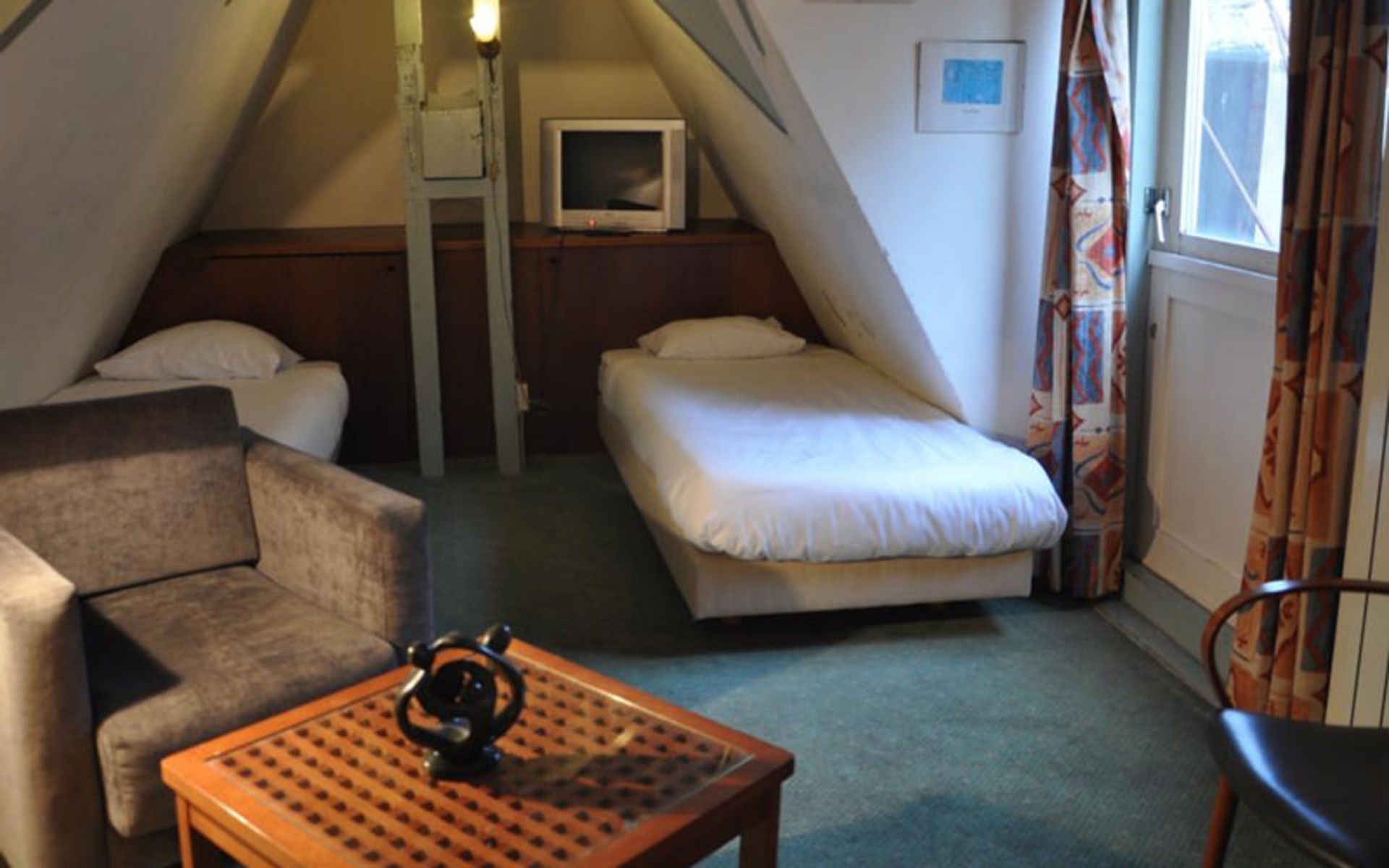 هتل آگورا (Hotel Agora)