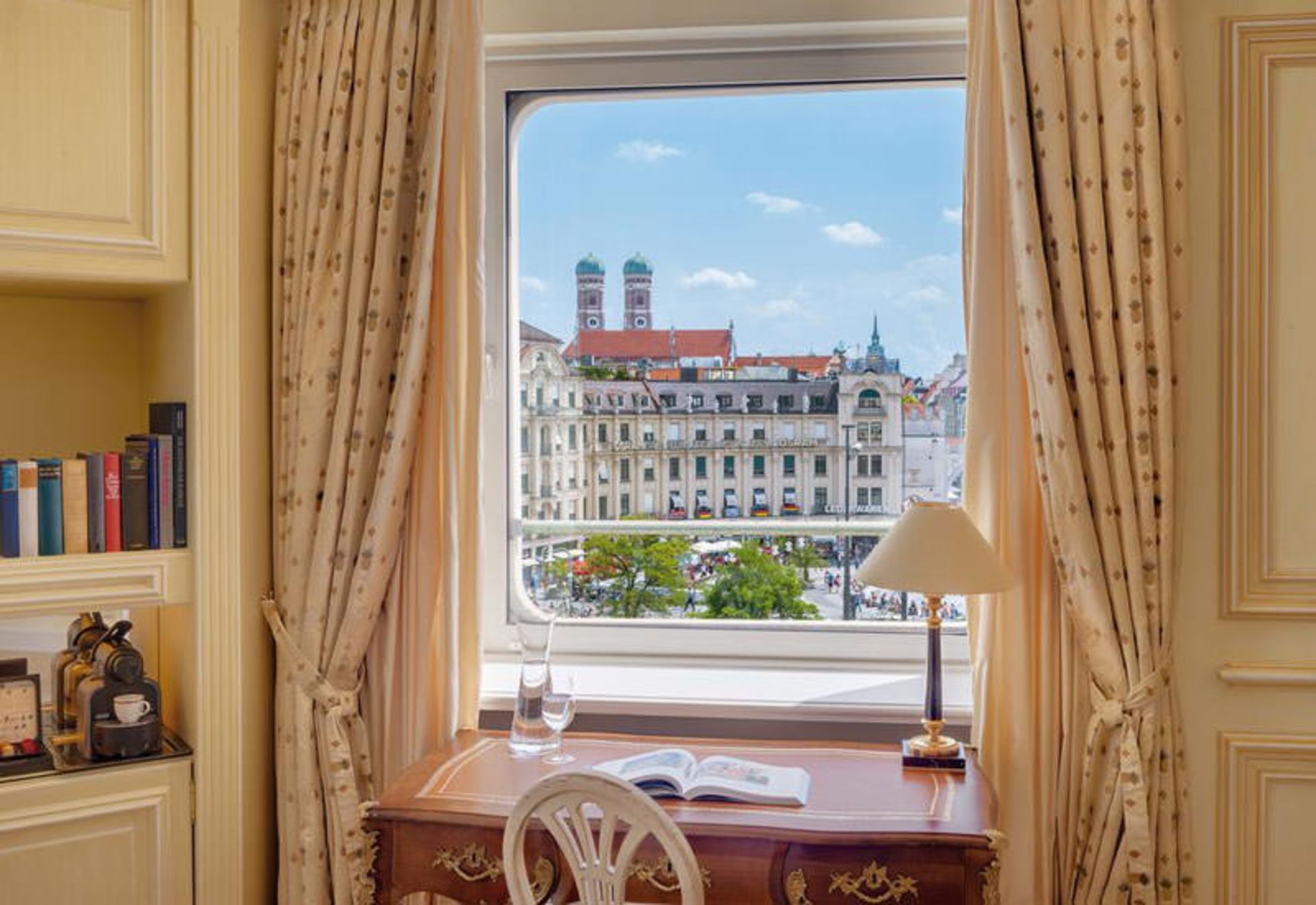 هتل کونیگشوف (Hotel Königshof)