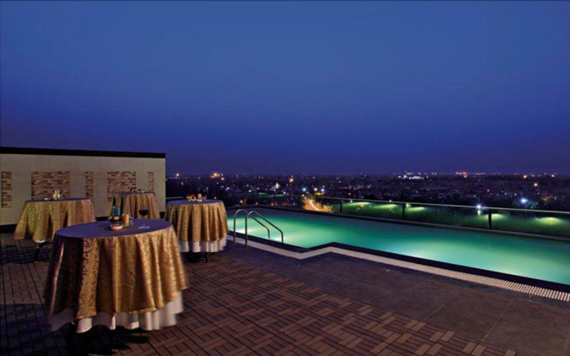 هتل اس کی پریمیوم پارک (S.K Premium Park Hotel)
