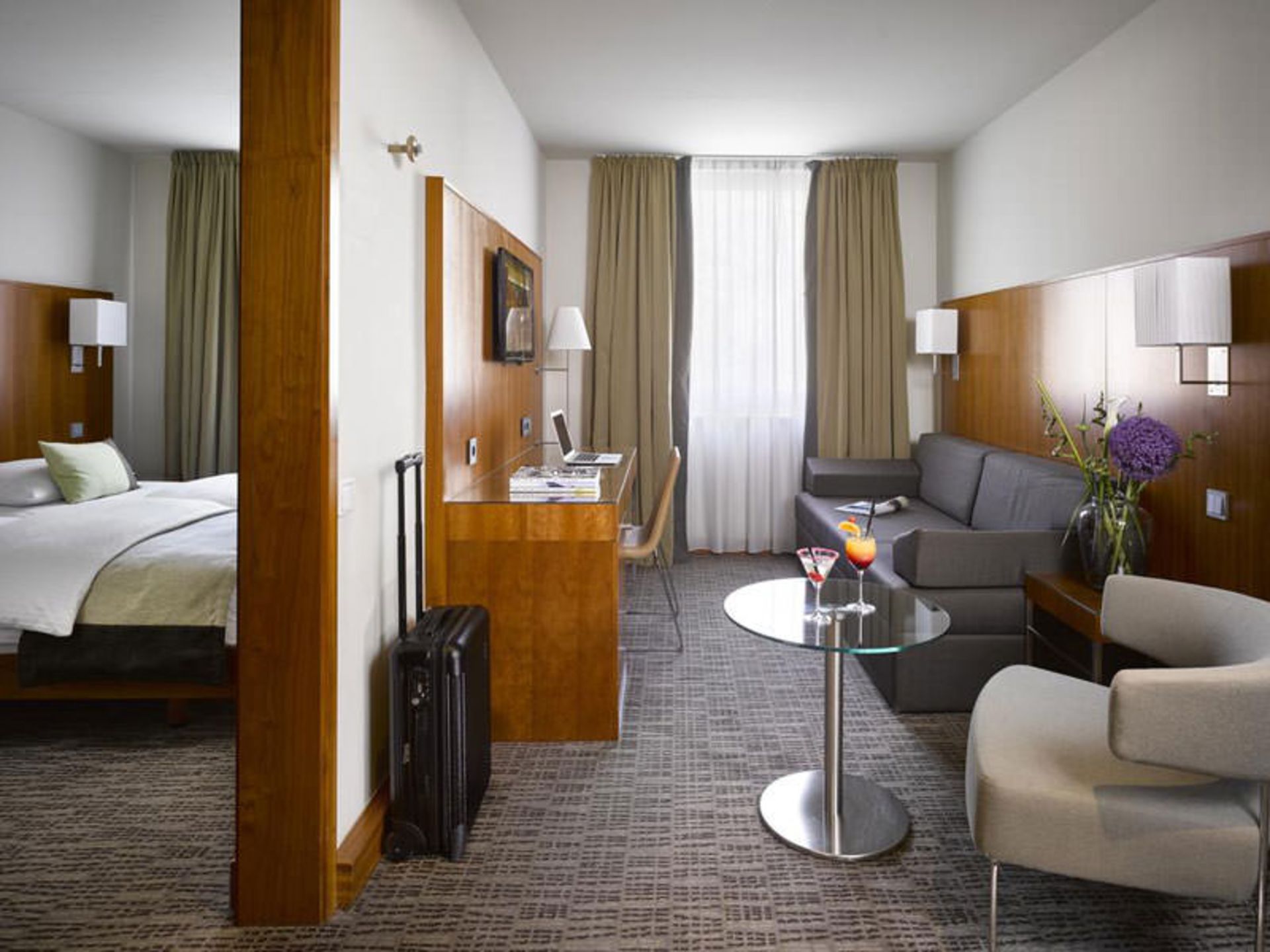 هتل کی پلاس کی آم هاراس (K+K Hotel am Harras)