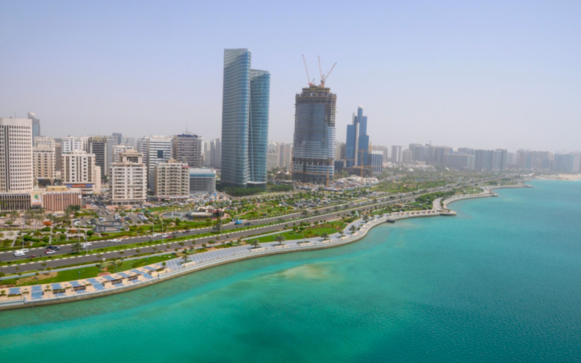 بلوار ساحلی کورنیش (The Corniche)